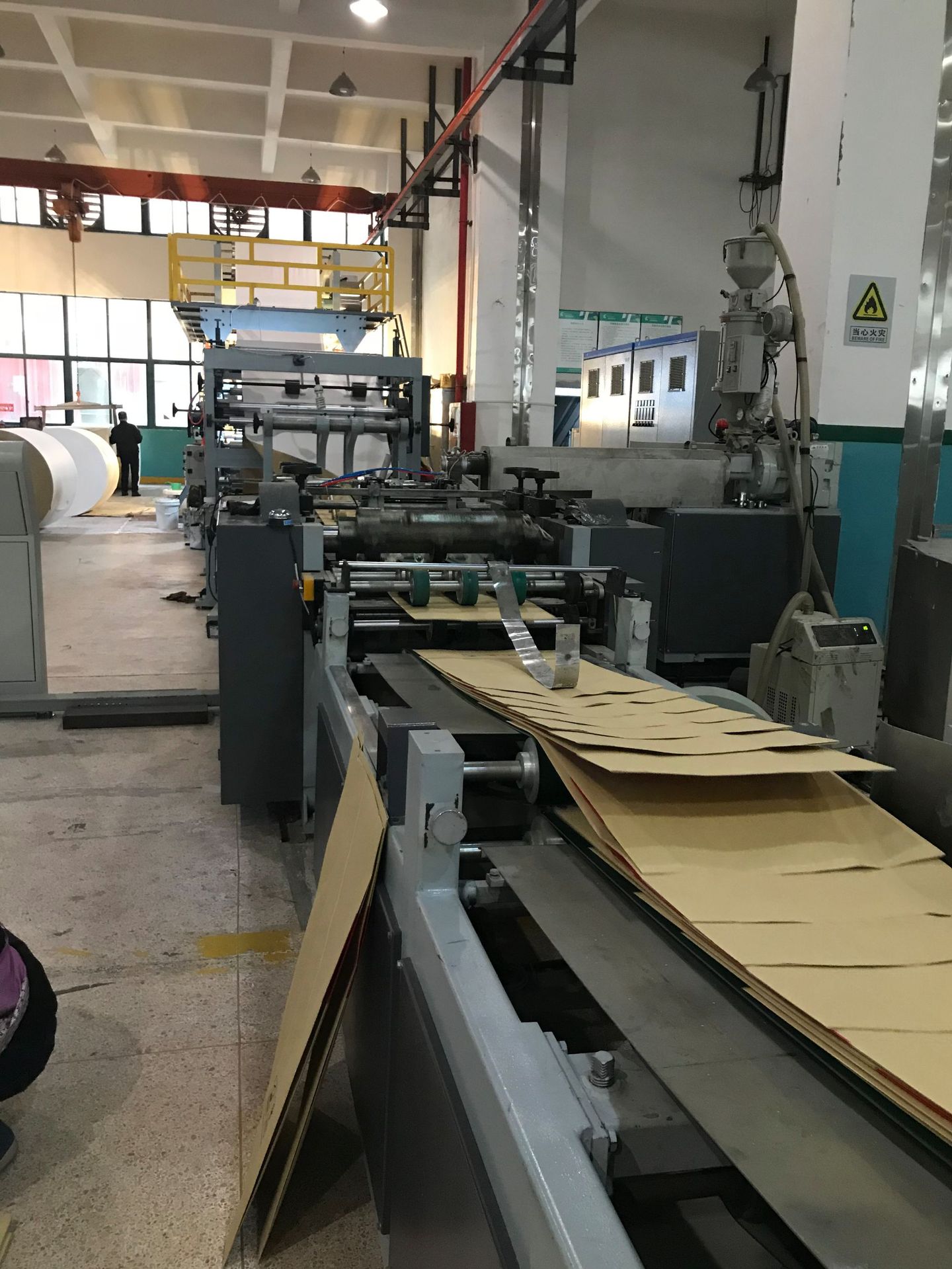 厂家销售25斤改性塑料中缝纸塑袋 聚氯乙烯边缝纸塑袋 碳黑纸塑袋