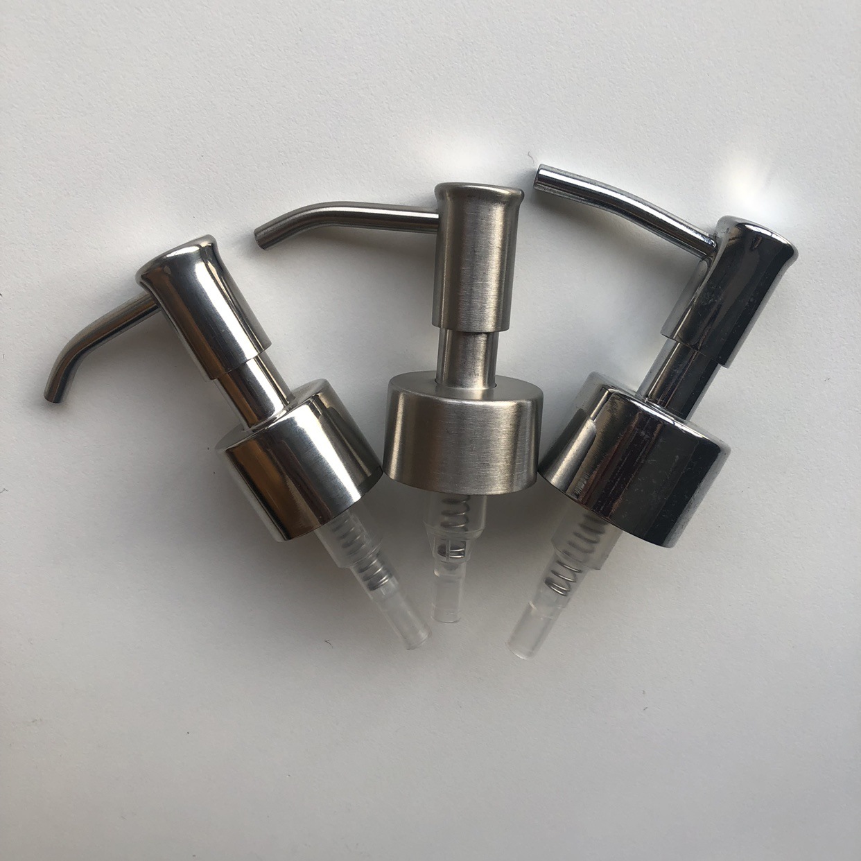 mz108 厂家直销高档304不锈钢泵头 乳液喷头 砂光喷头 洗发水泵头采购