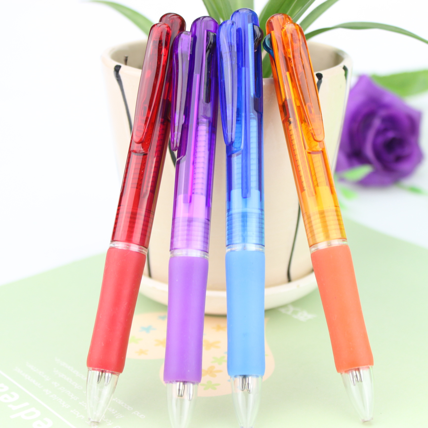 供应可印logo透明三色圆珠笔 办公礼品三色笔 塑料广告三色笔