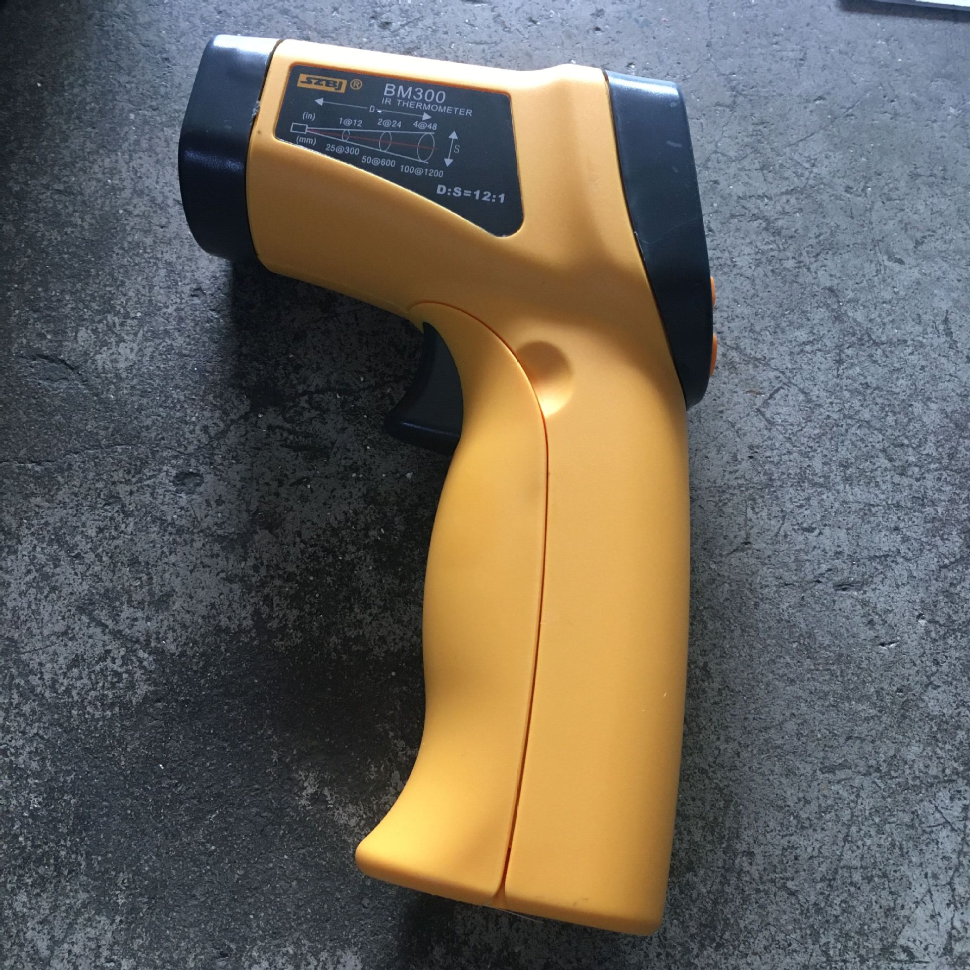 高精度红外线测温仪工业电子温度计手持式红外线测温枪