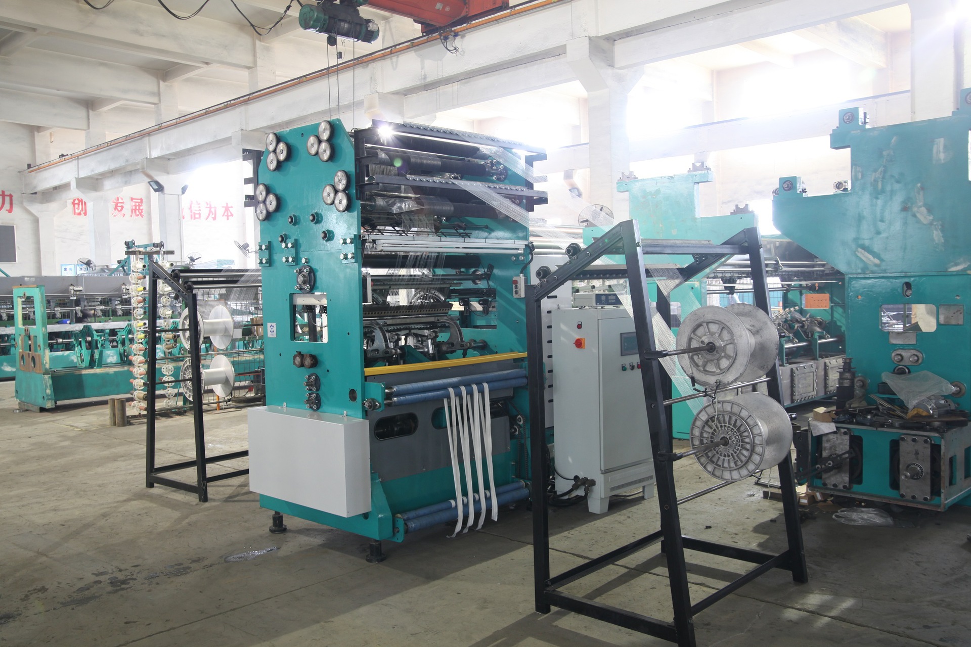 双针床织带经编机织带纺织机