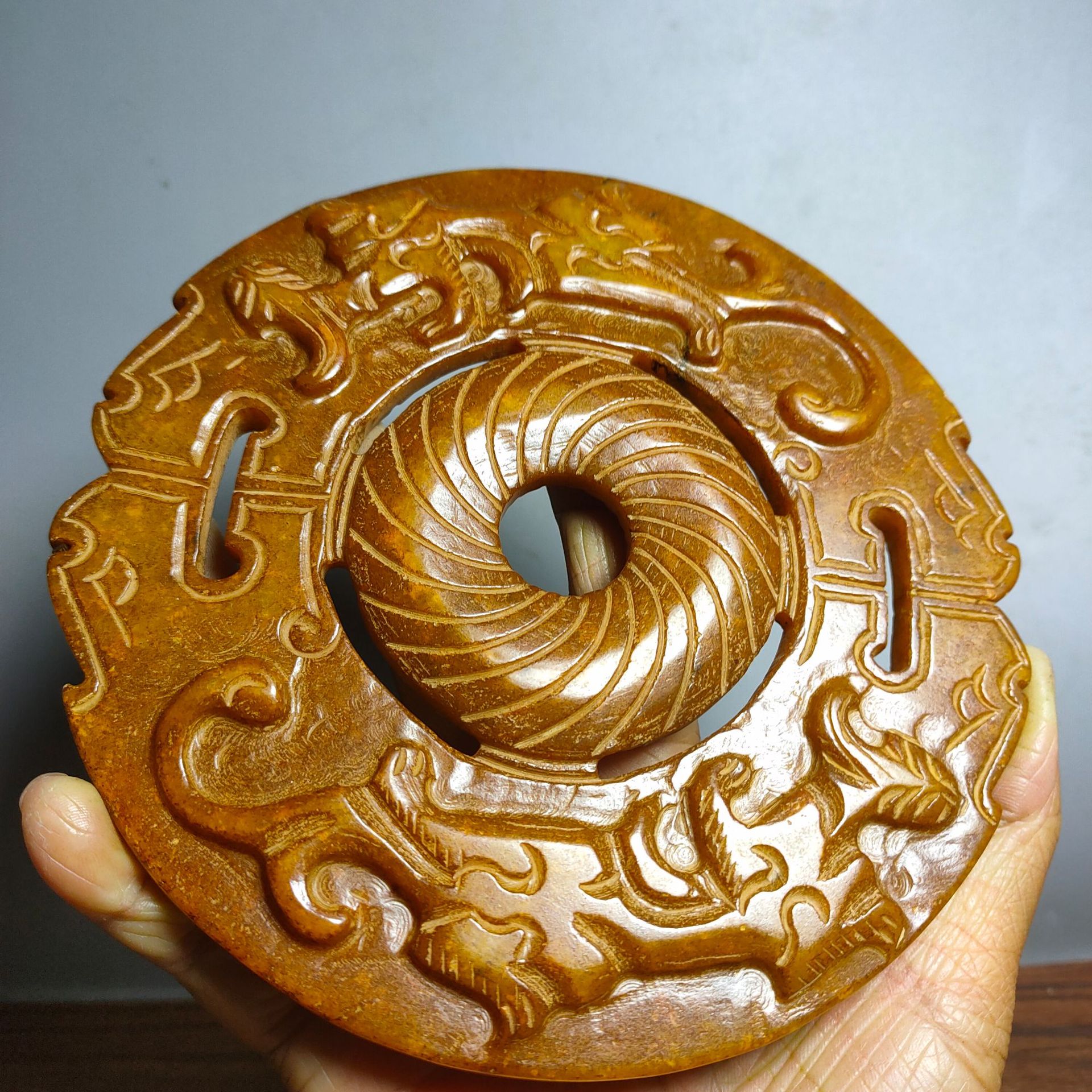 供应古玩杂项仿古做旧高古玉岫玉赤龙双面工玉璧家具摆件批发