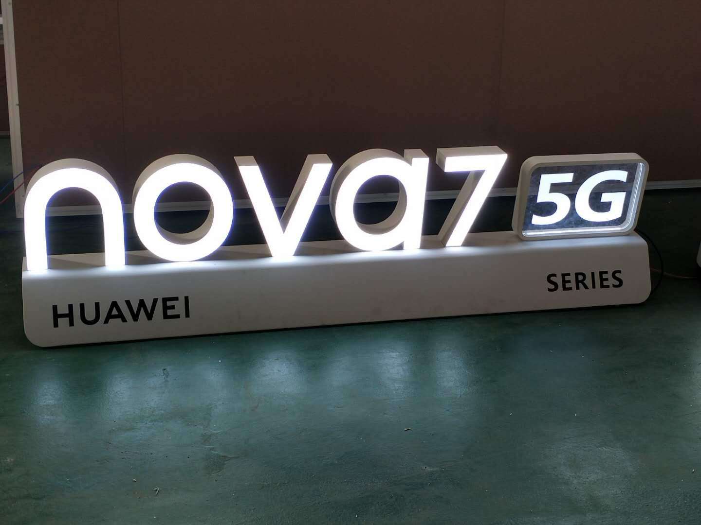 定制不锈钢发光字树脂led广告招牌门头亚克力迷你无边发光字-阿里巴巴