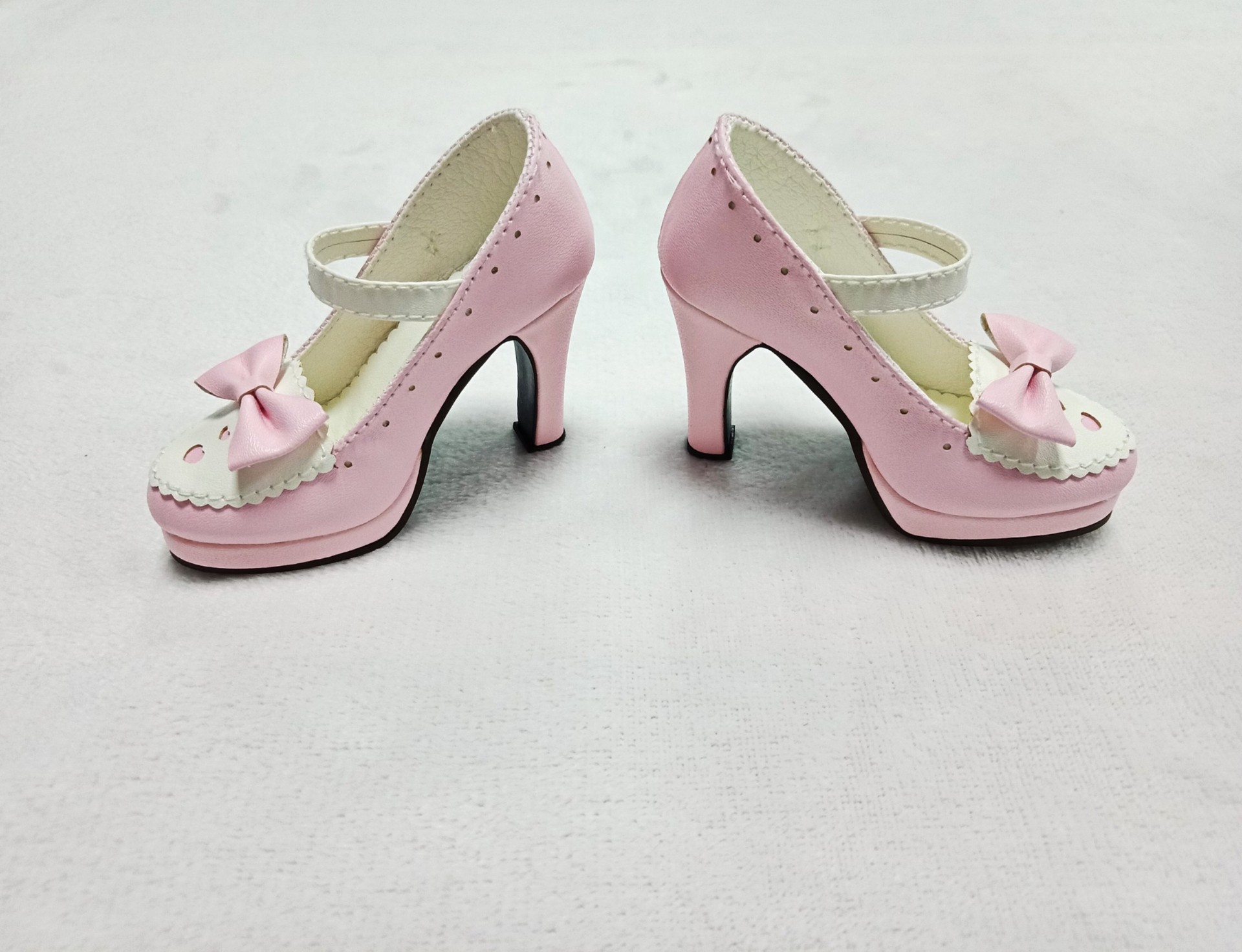 师傅和生产团队,做工严谨精细,层层检验,产品多样化,生产的鞋子无毒