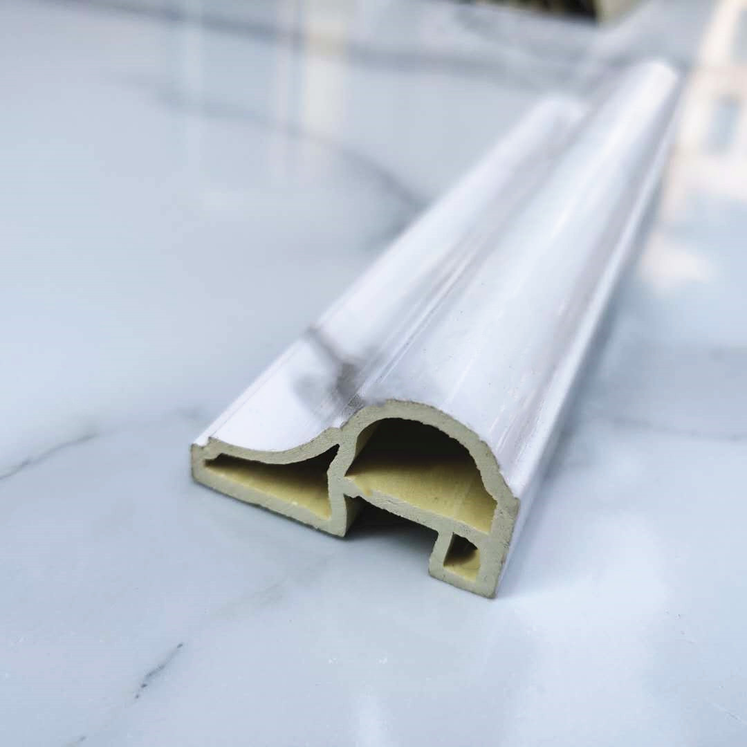 厂家供应35墙裙线 竹木纤维收口线条护墙踢脚线集成墙板楼梯墙