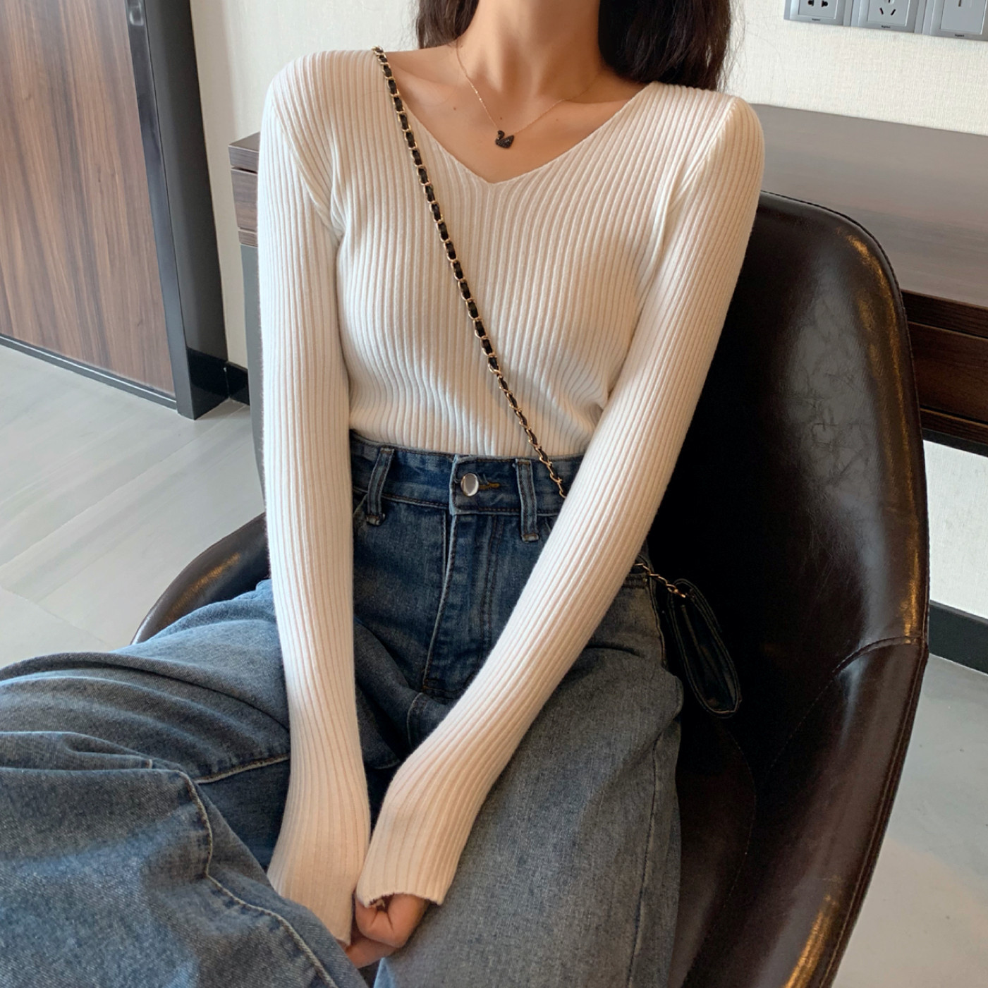柔软包芯纱v领百搭款打底衫秋季修身内搭长袖针织衫显瘦毛衣女