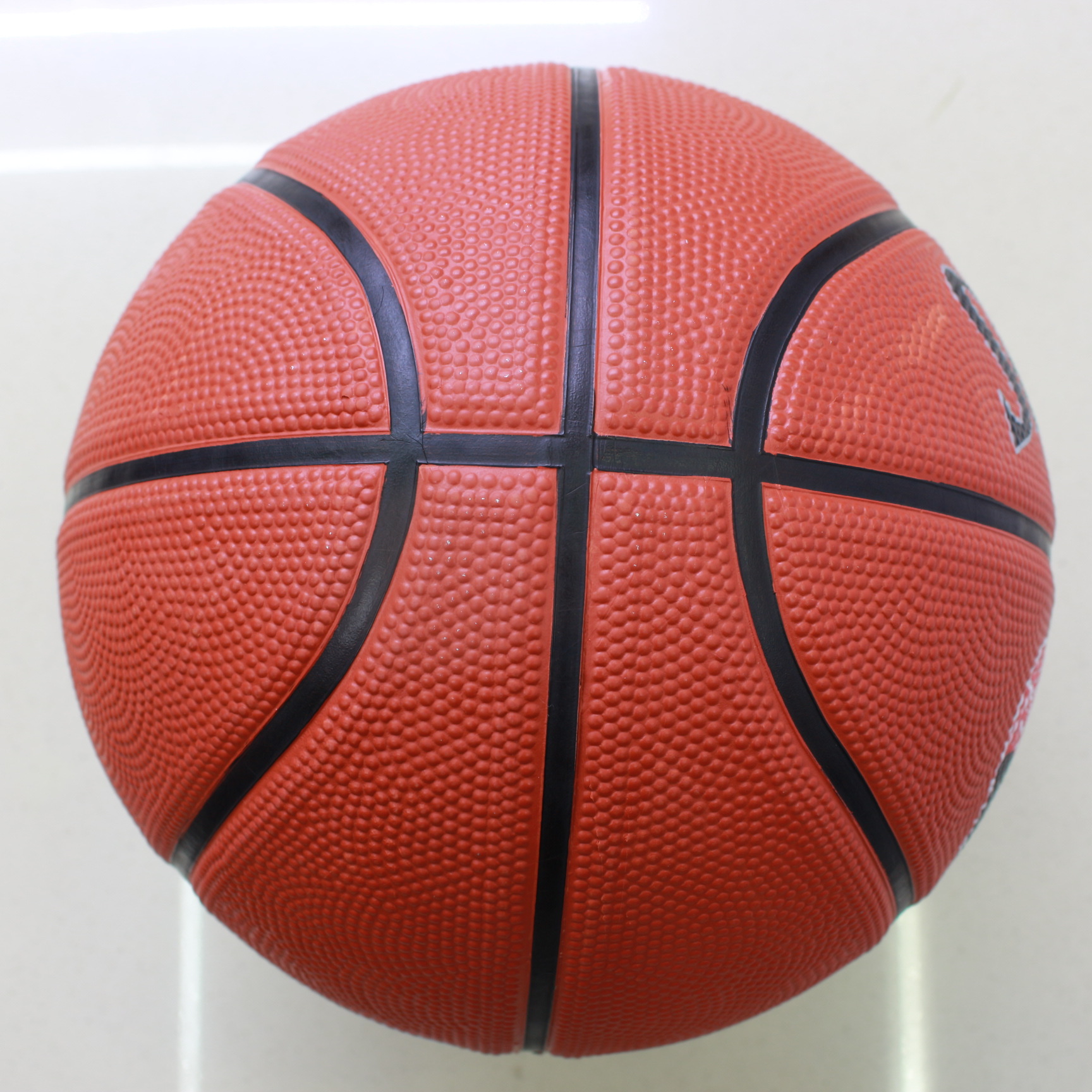 无毒无异味,适合儿童玩耍,颜色多种,图案潮流,球嘴是篮球的咽喉部位