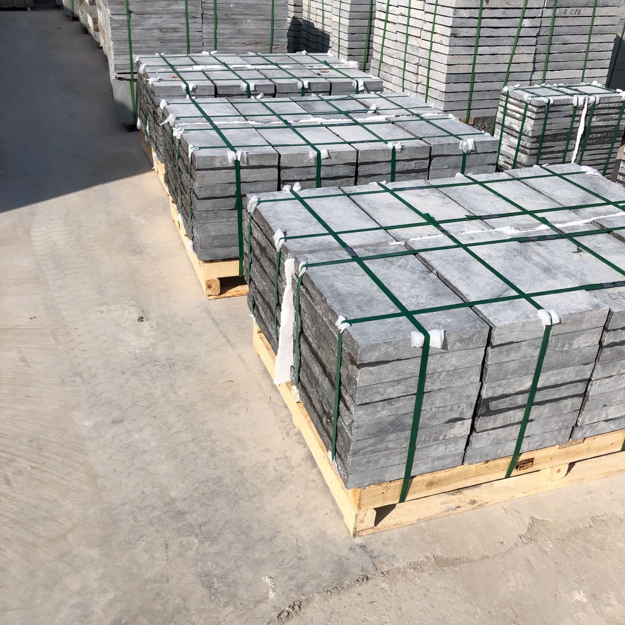 嘉祥青石板 厂家直销麻面青石板防滑荔枝面广场用荔枝面石板