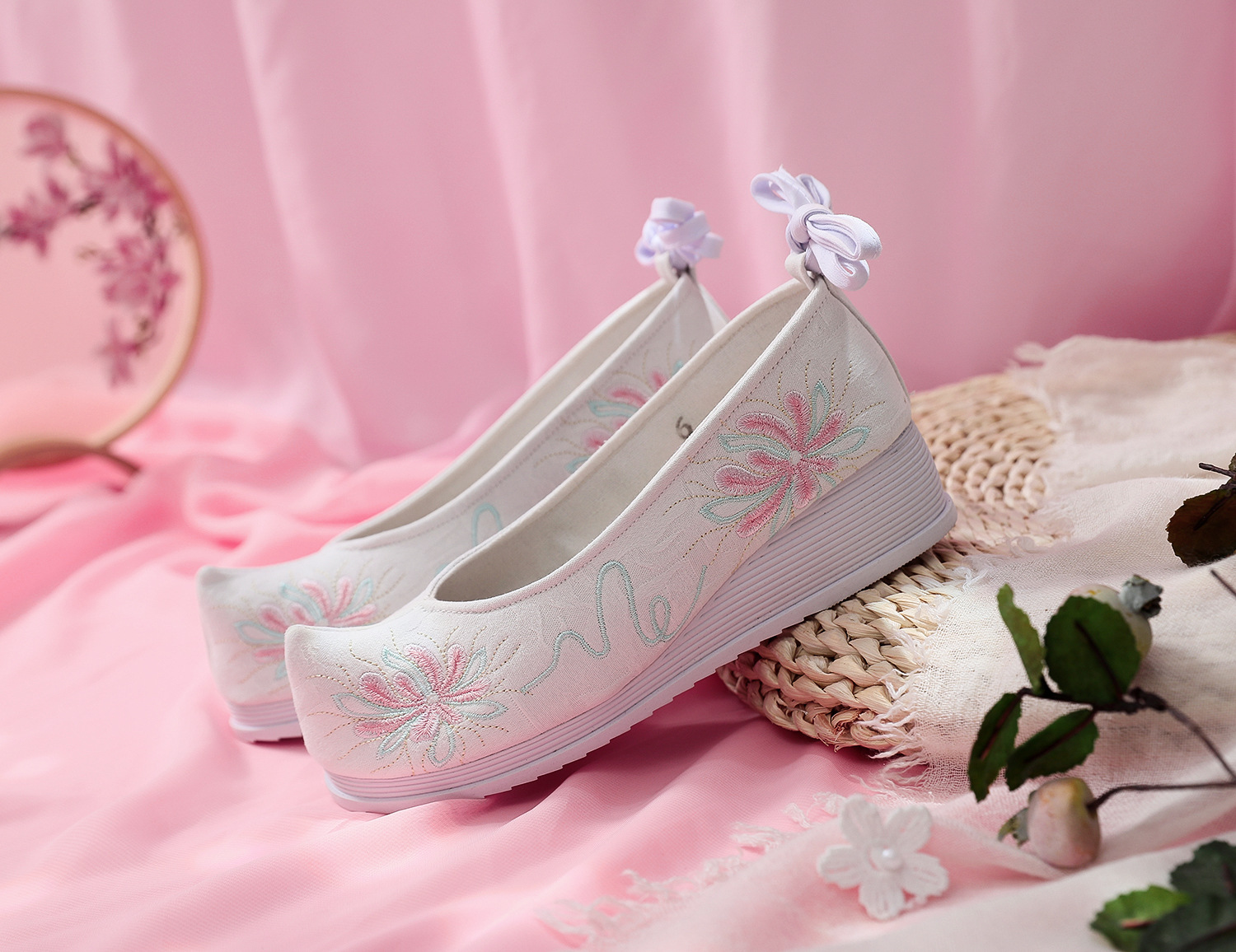 古风古装绣花鞋小坡跟汉服鞋春季新款民族风布鞋翘头女单鞋