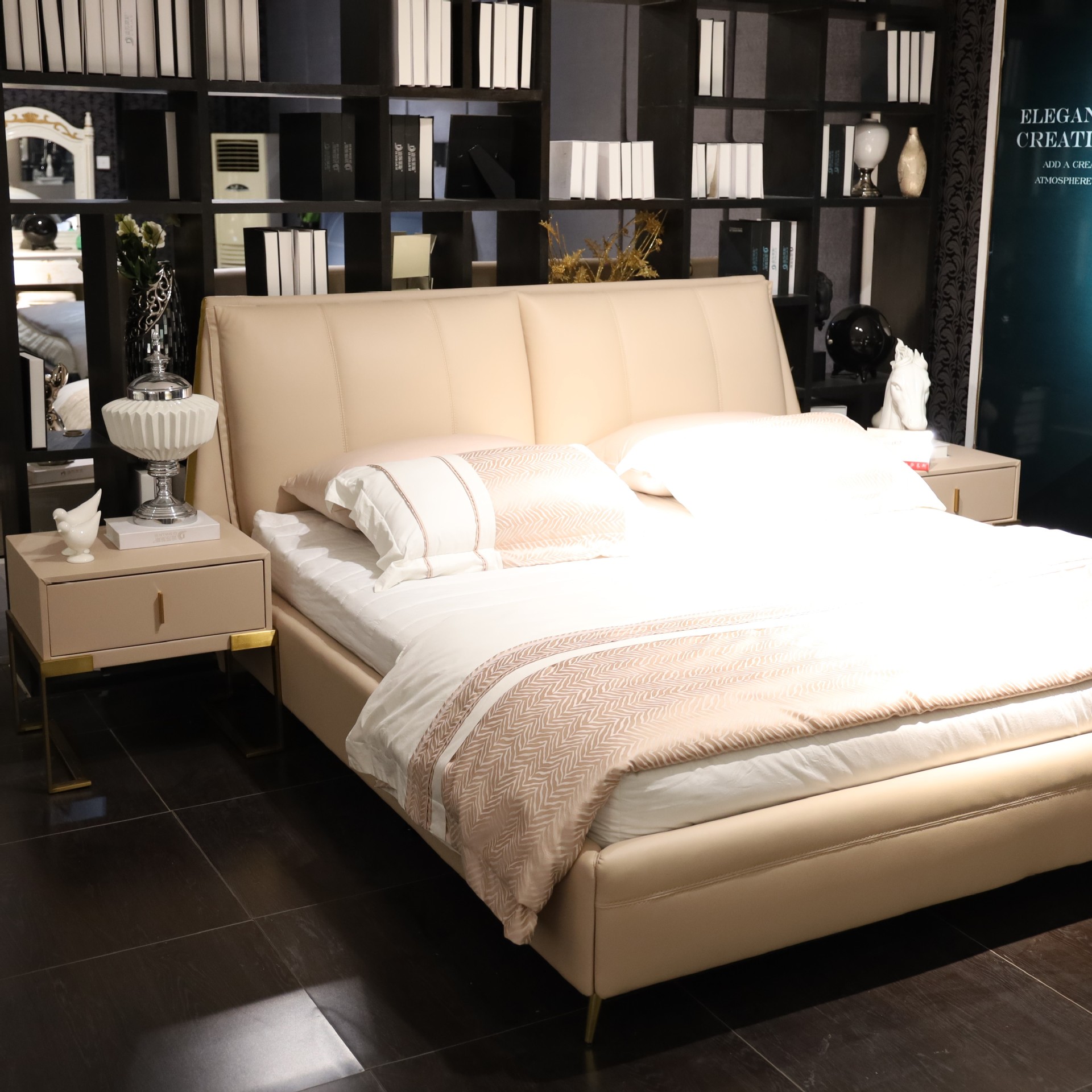 实木软靠背双人床图片