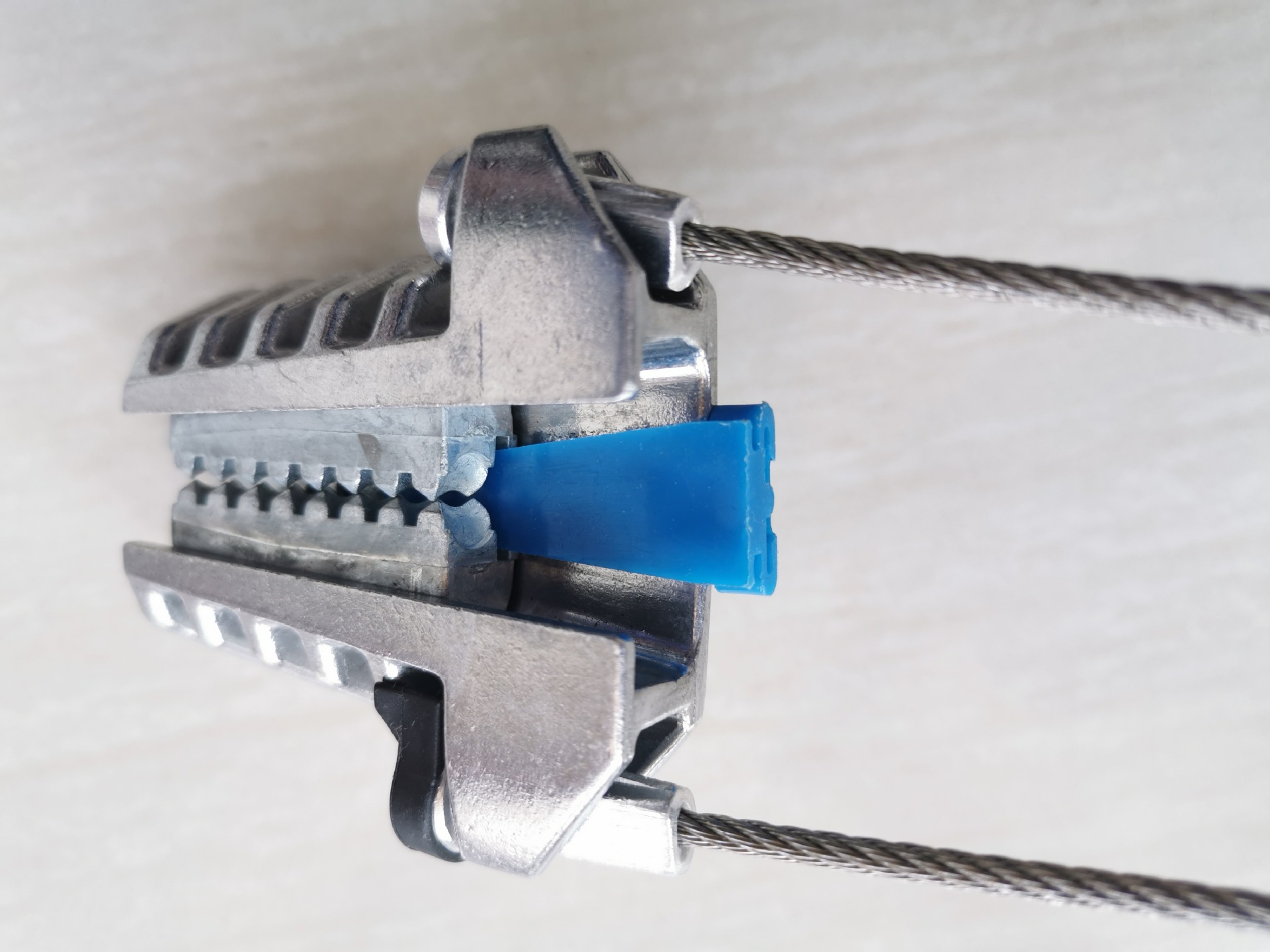 8字电缆自锁式耐张线夹 光缆楔形夹具 耐张线夹