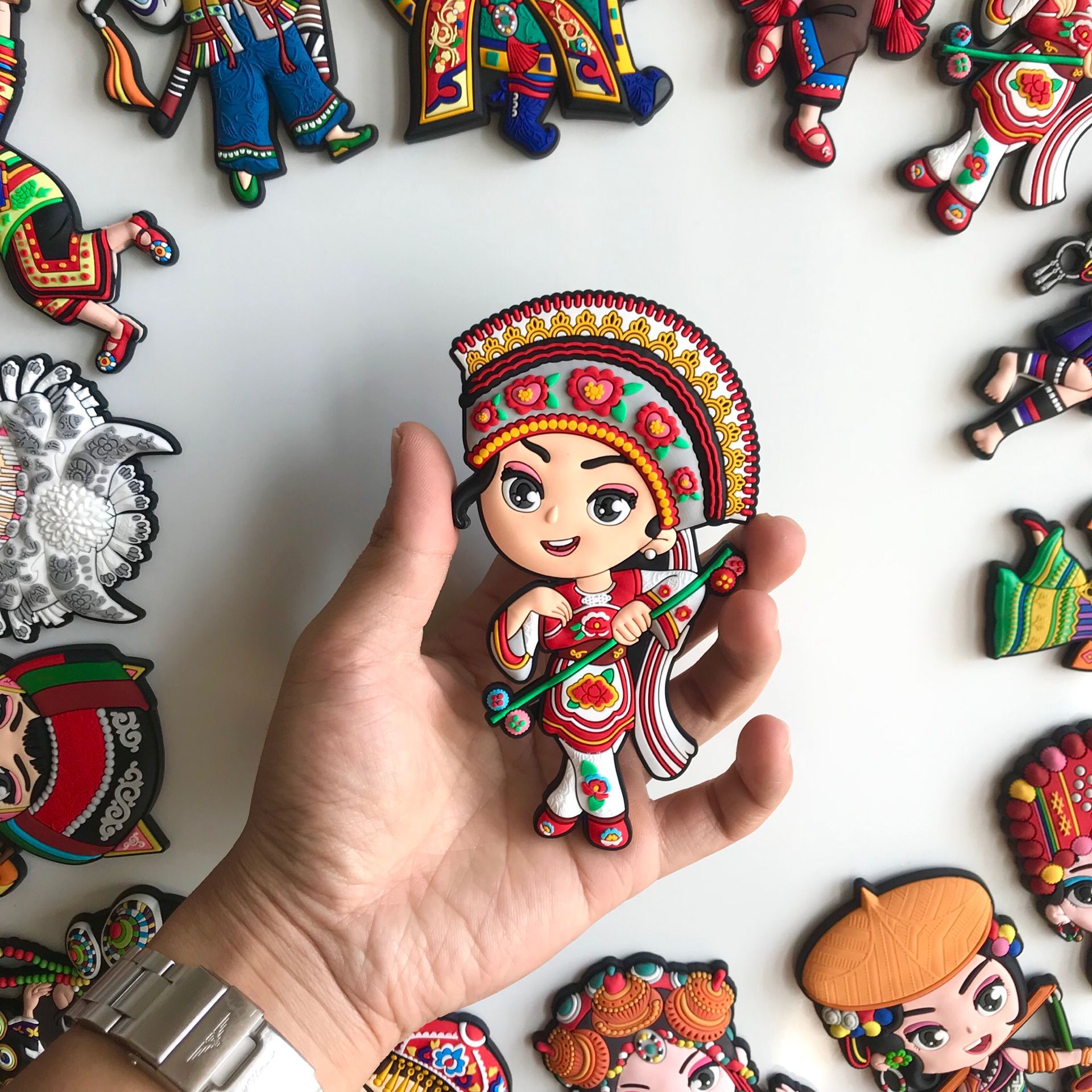 幻拍白族娃娃冰箱贴云南大理旅游文创纪念品霸王鞭伴手礼ar黑科技