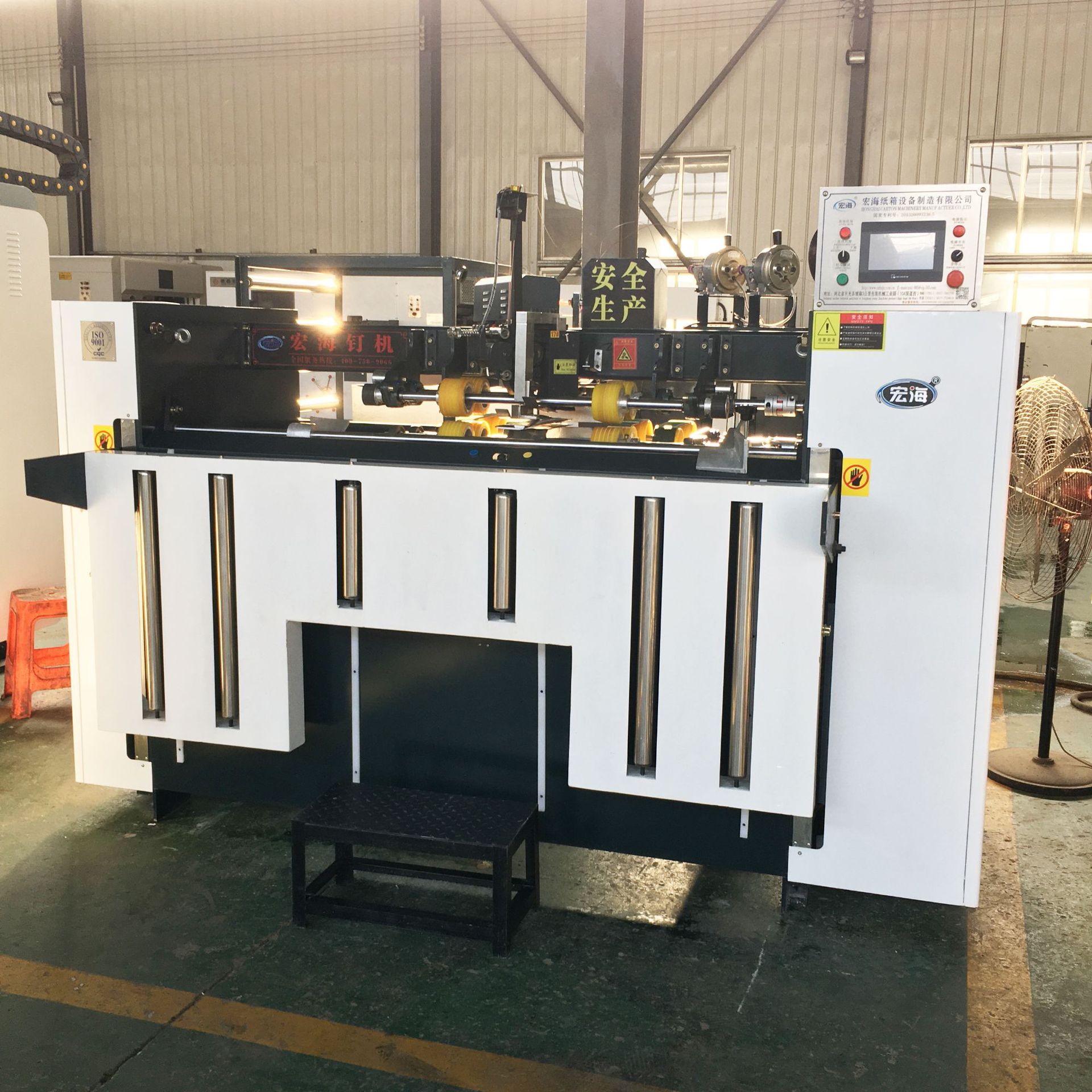 河北实力厂家2000型半自动钉箱机纸箱装订机打钉机