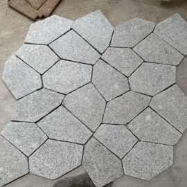 批发花岗岩芝麻白灰冰裂纹黄金麻锈色不规则多边形网贴碎拼石材板