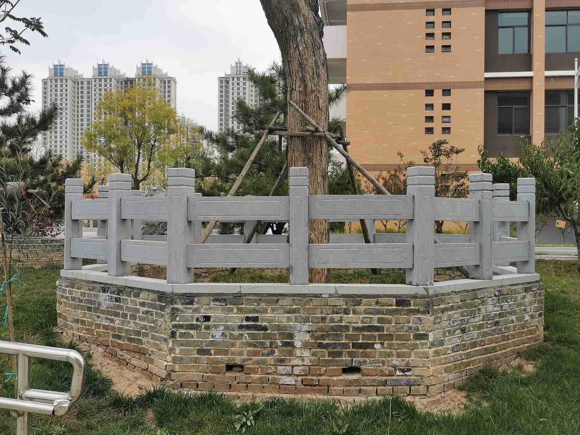 古树保护围栏 青石栏杆 树池护栏定制加工各种规格材质的石雕树栏