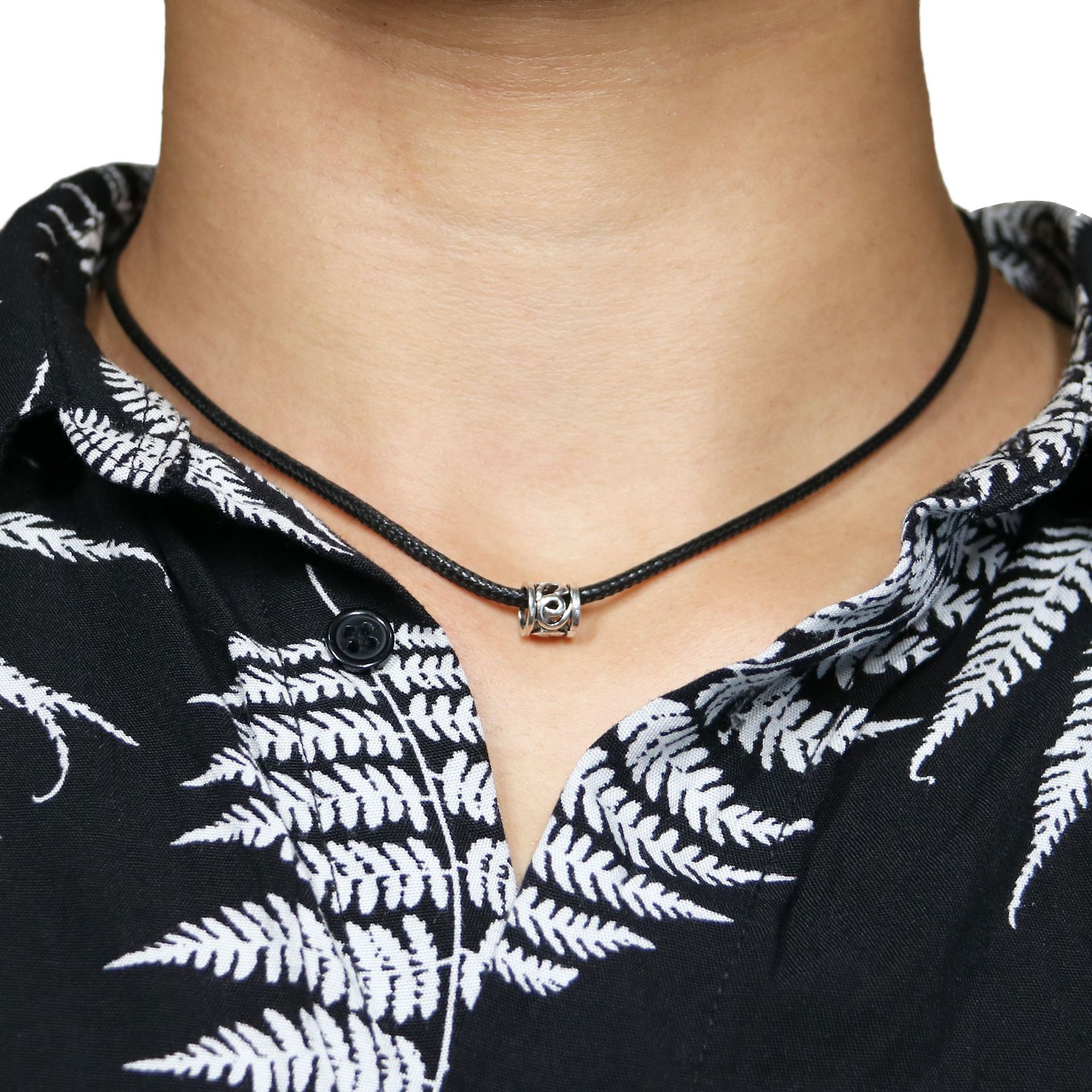 速卖通欧美复古项链男非主流个性男士款钛钢镂空圆孔牛皮绳皮项链