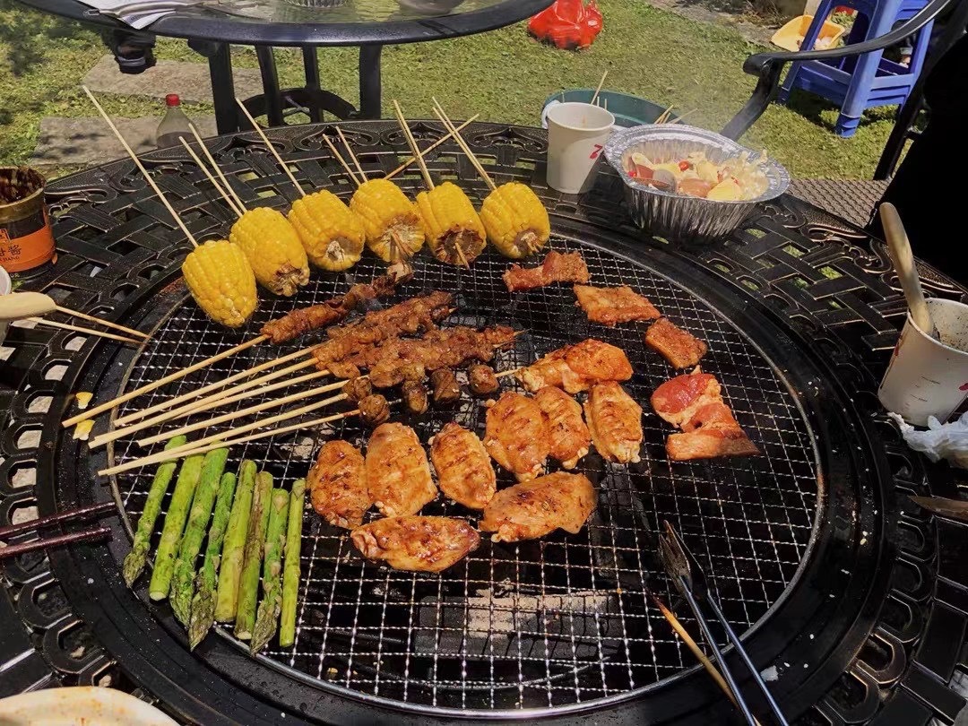 户外烧烤桌碳烧烤桌休闲电烤桌庭院室外露天烧烤户外铸铝桌椅