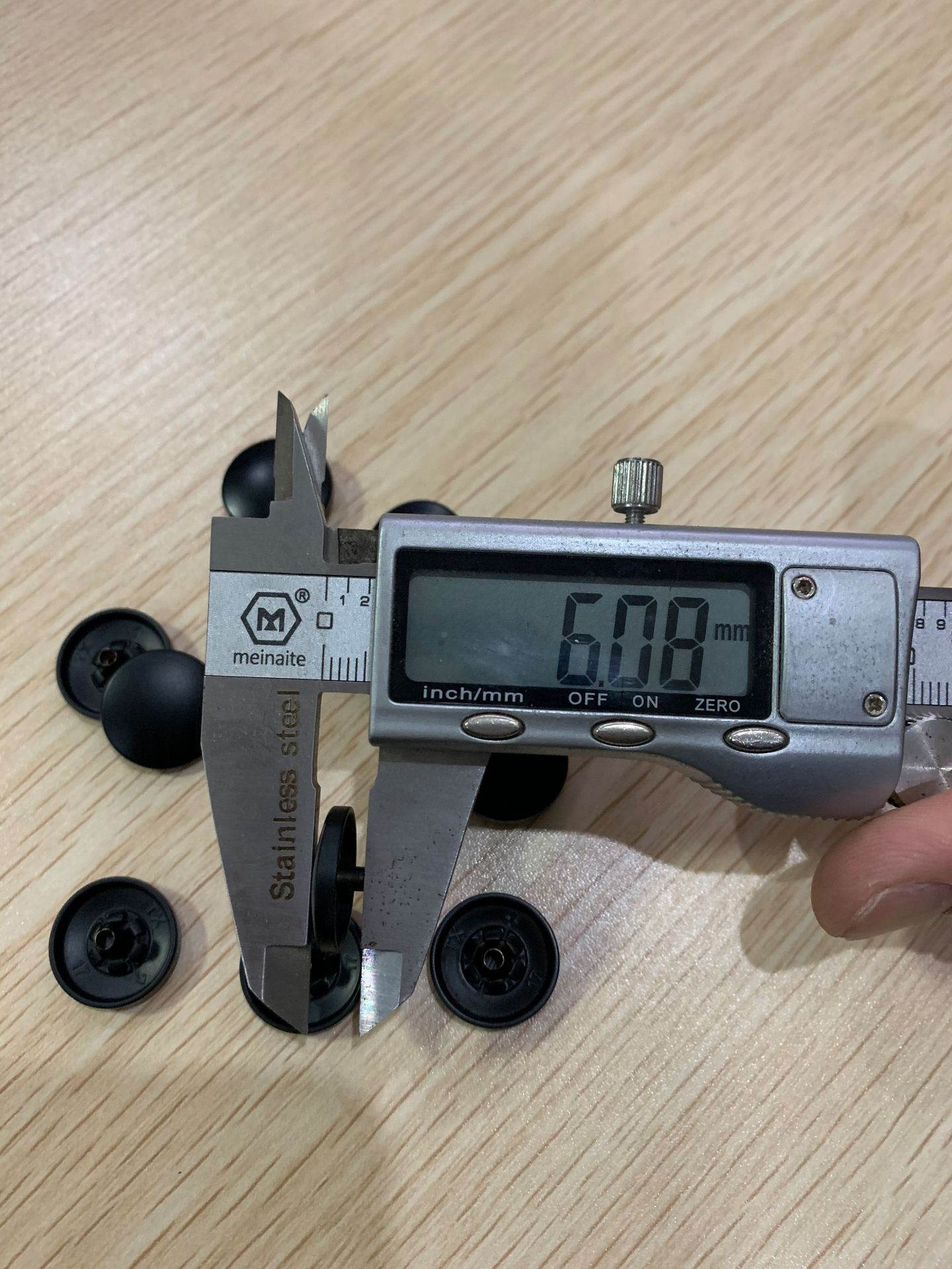 中高档哑黑17mm弧度四合扣,亚黑1.7cm弧面面板,厂家批发