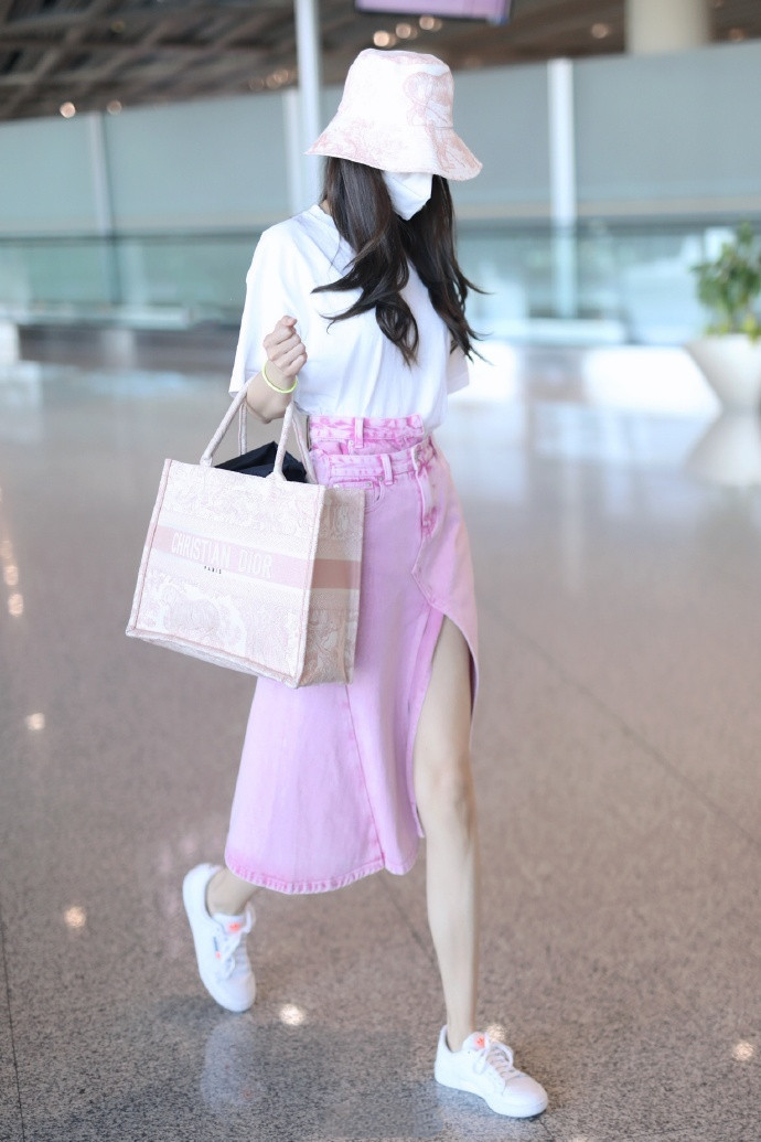 angelababy杨颖同款白色印花t恤粉色不对称高腰开叉牛仔半裙套装