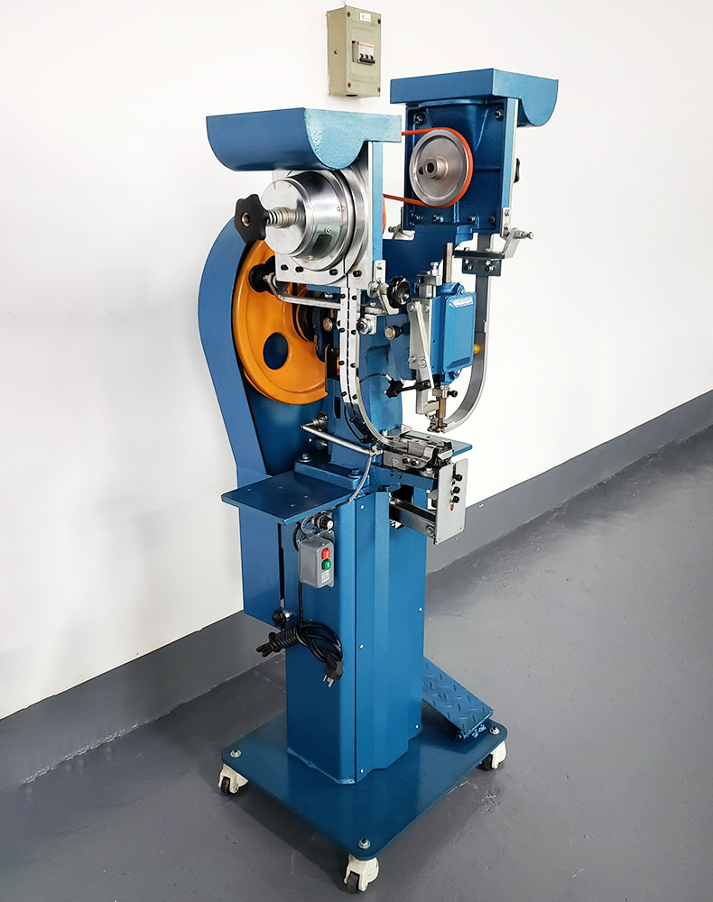 厂家直供全自动鸡眼机 使用方便应用广泛 各种产品鸡眼铆合