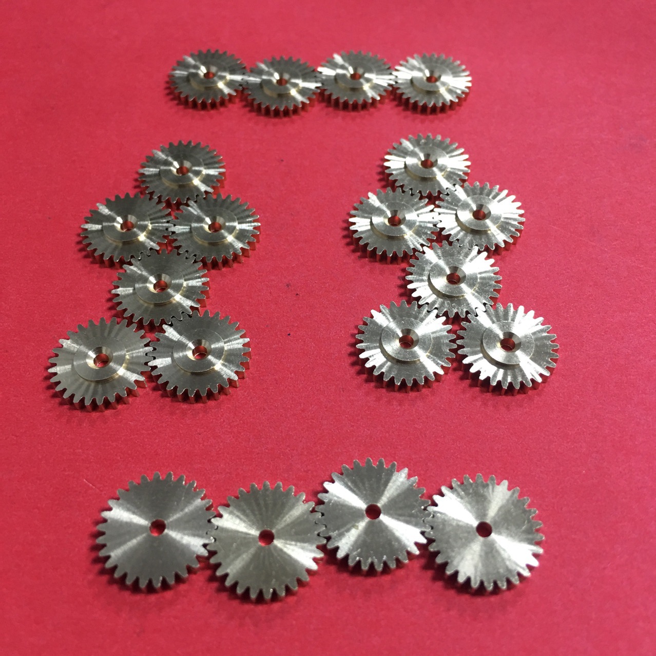 8齿铜齿轮1.95孔电机主轴齿轮变速箱齿轮玩具配件外贸速卖通82a