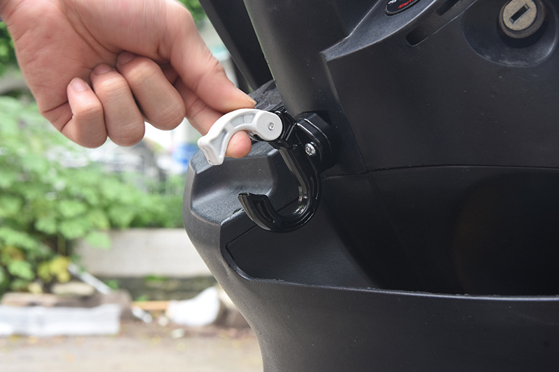 摩托车电动车挂物钩铝合金电摩挂勾通用踏板多功能摩托车前置挂钩