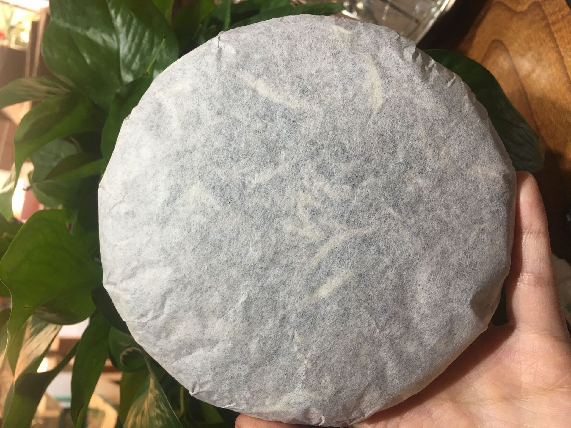 本款月光白茶饼为私人订制款 普通白棉简单包装,200g/饼