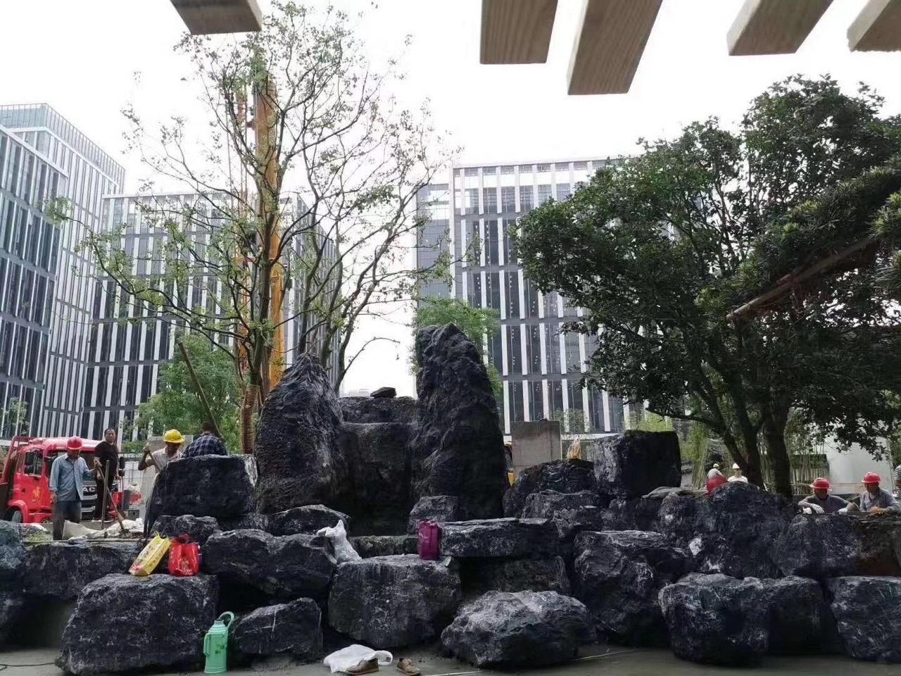 黑山石假山制作驳岸叠水瀑布安装矿山开采