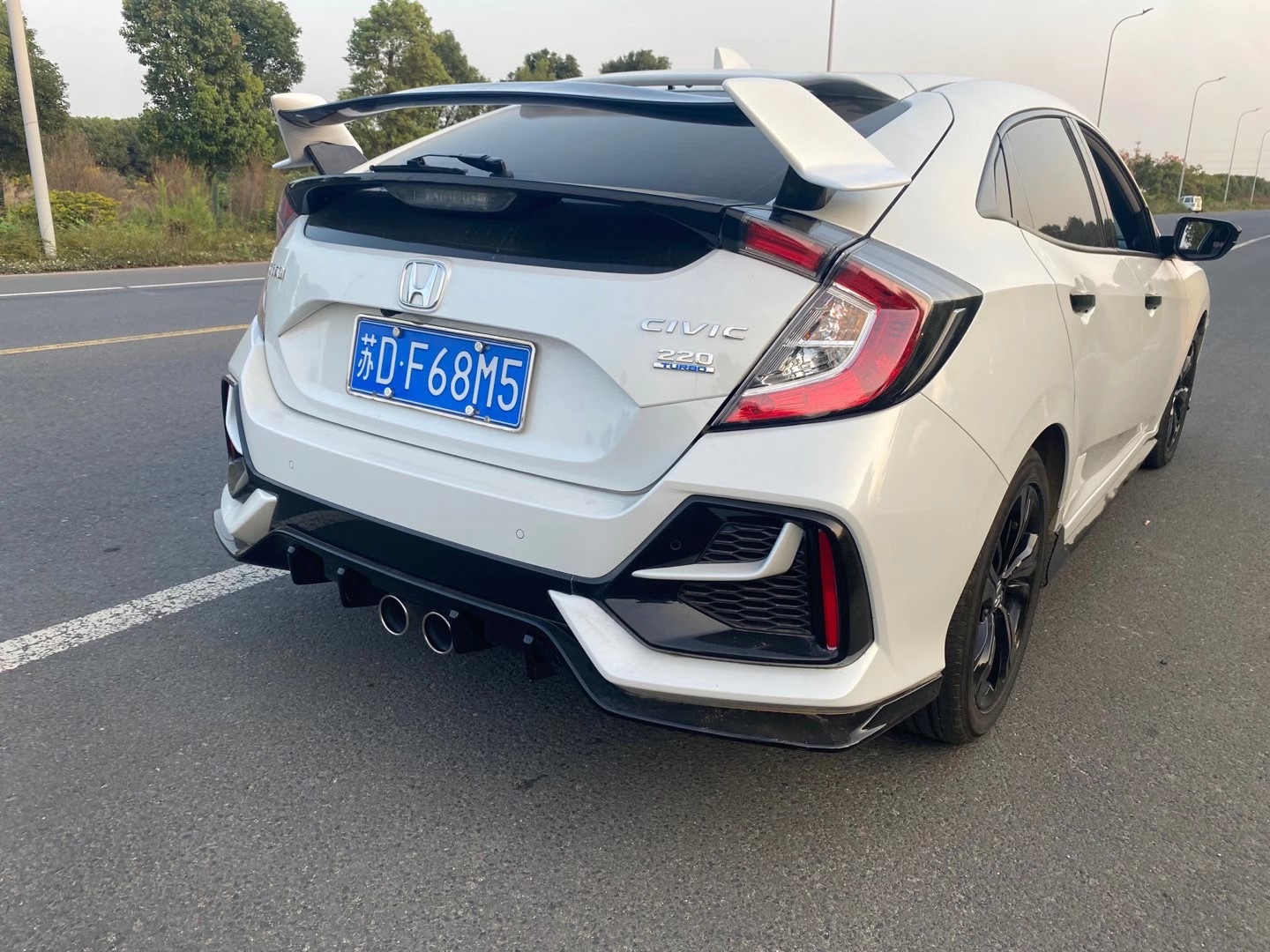 适用20款本田十代思域改装尾翼两厢箱思域专用tr大尾翼粘贴免打孔