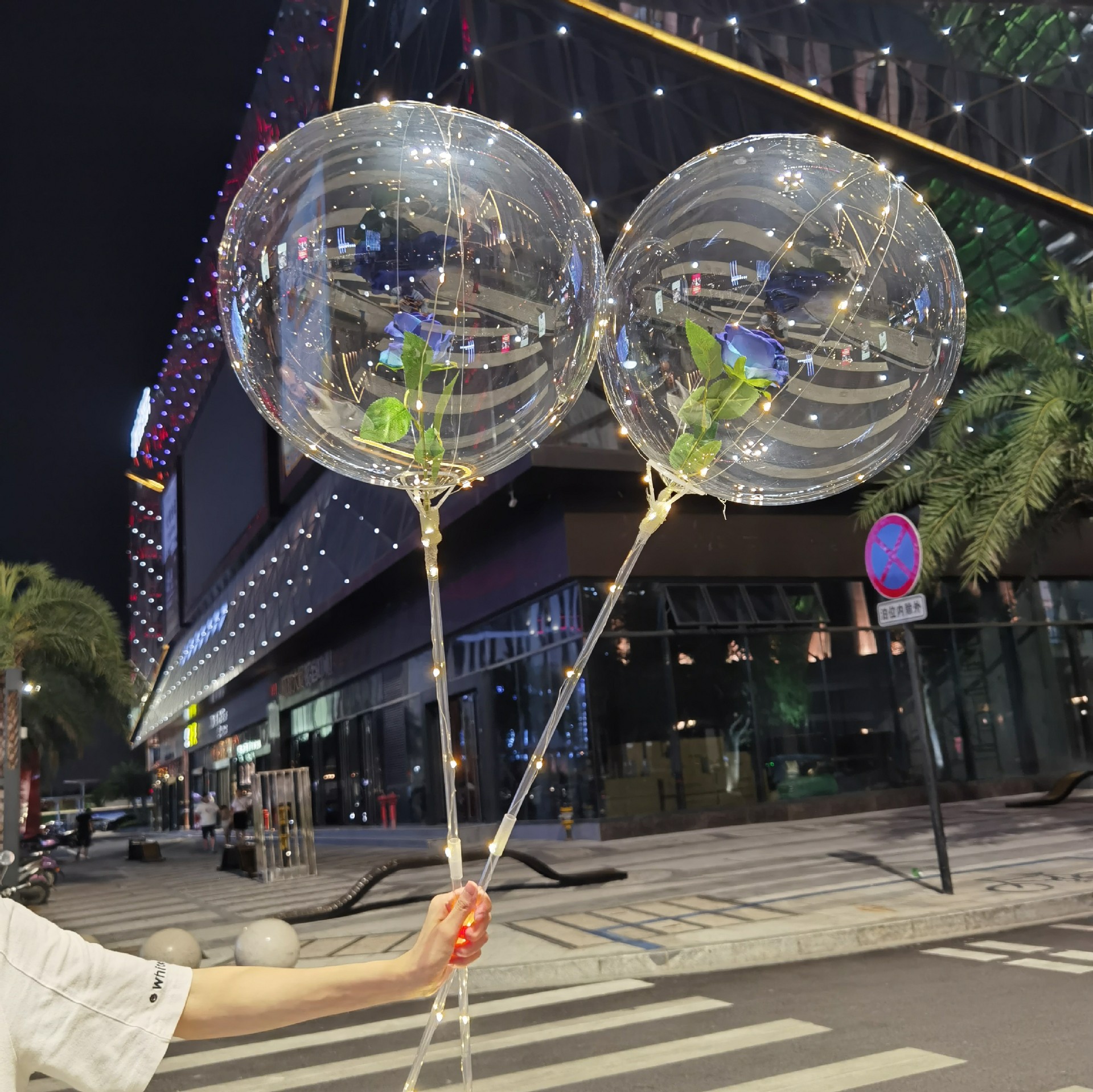 新款网红发光波波球地摊夜市货源玫瑰花带灯气球地摊批发节日派对