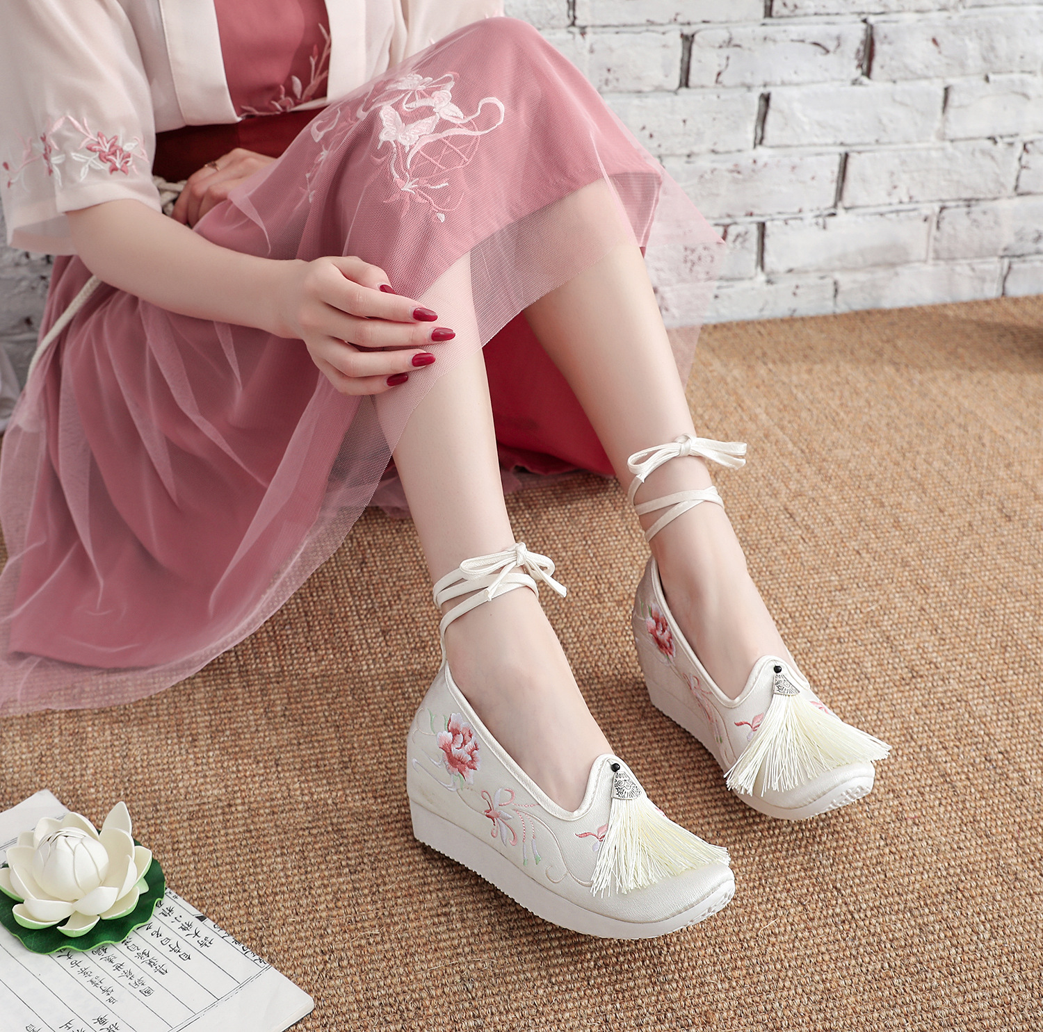 苏荷--步云履汉服鞋子女古风古装搭配复古民族风绣花鞋子女