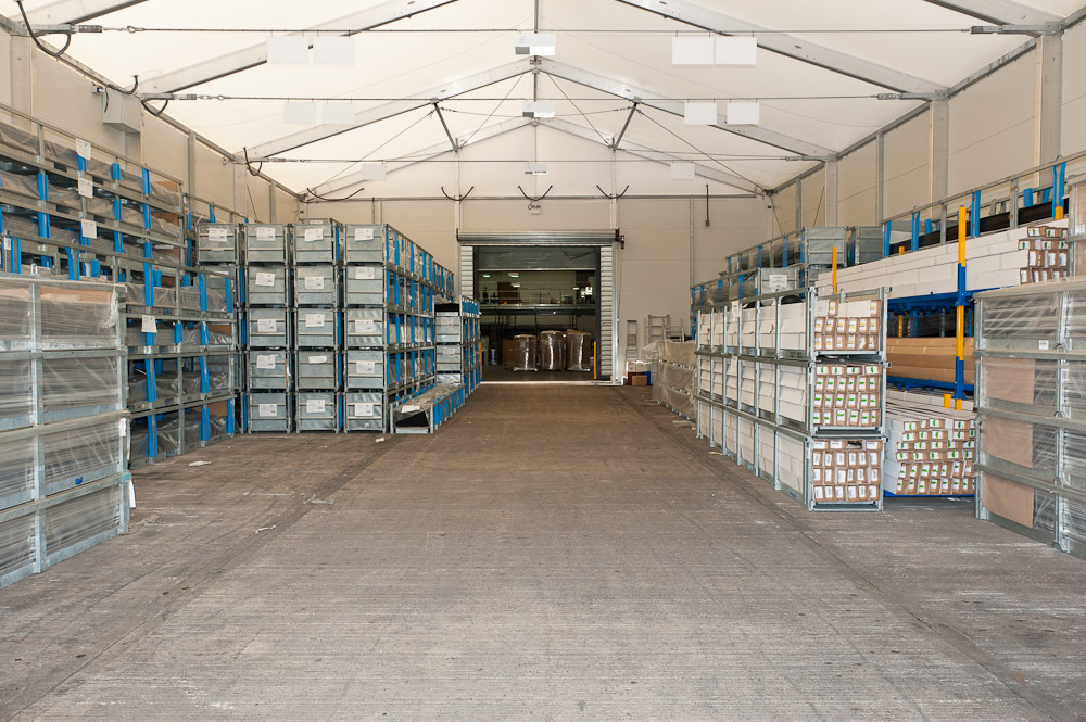 篷房仓库灵活便捷 高效率运营轻松处理仓储问题