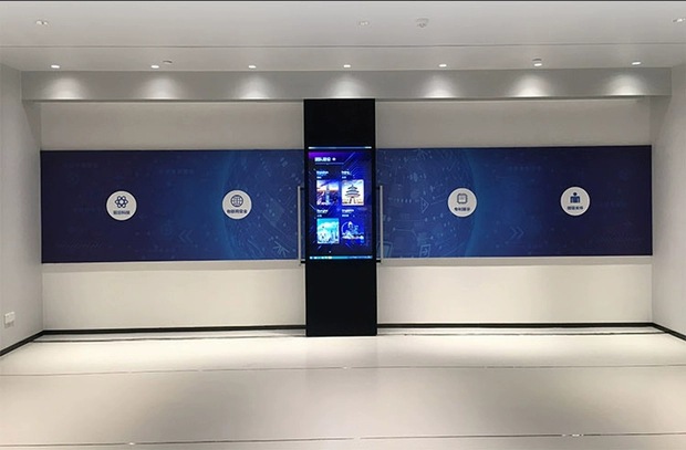 推拉滑轨屏 滑动轨道屏电动滑轨电视人机跟随滑轨系统 移动触摸屏