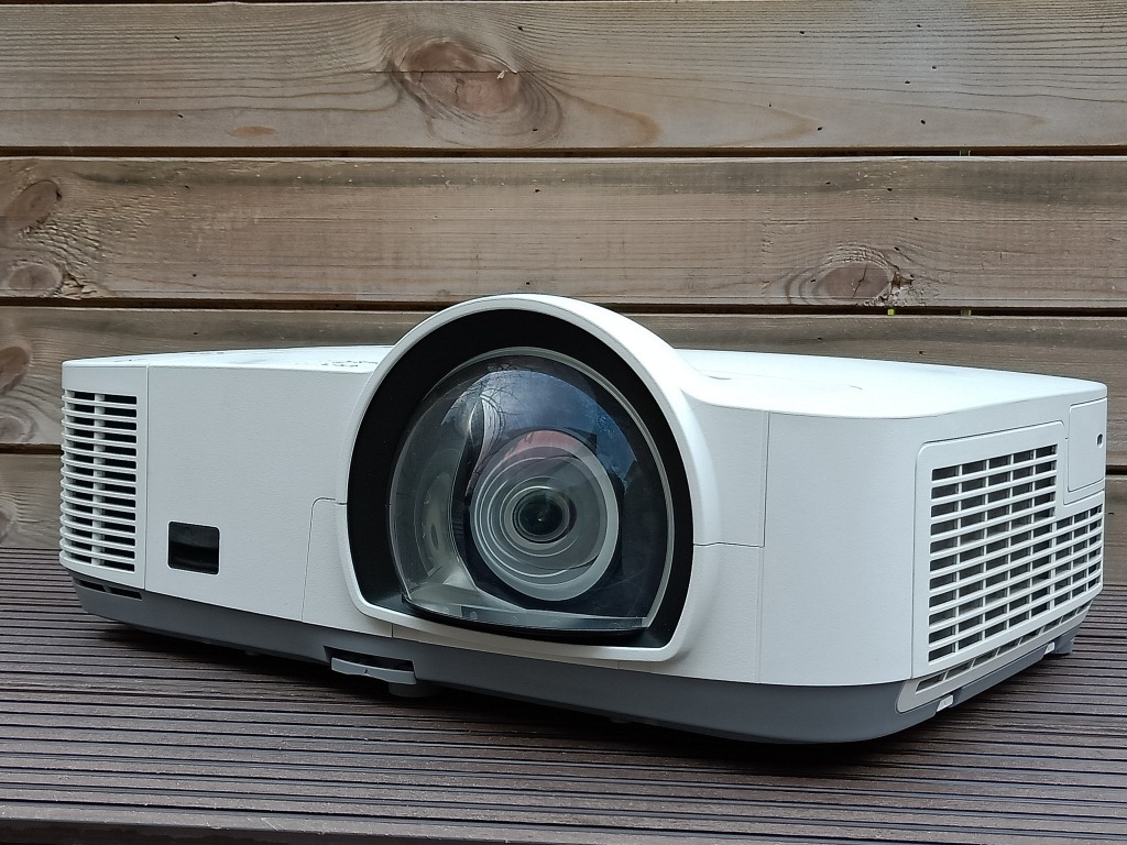 necnp-m260xs 近焦高清投影仪 1080p高清教育办公家庭影院投影仪