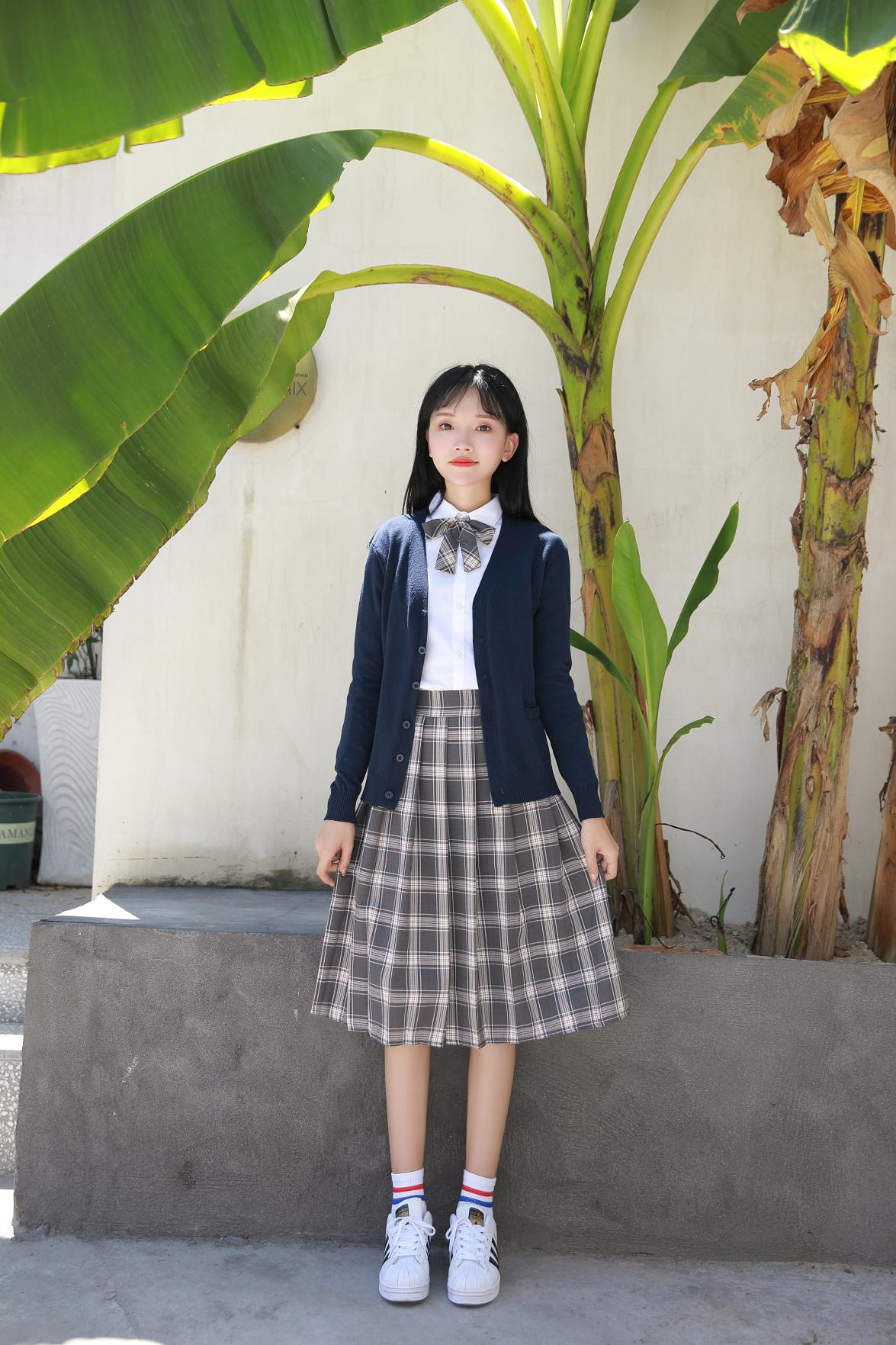 文川服装厂:批发热线:1596135693可定制学校logo等个性化服务,也可来