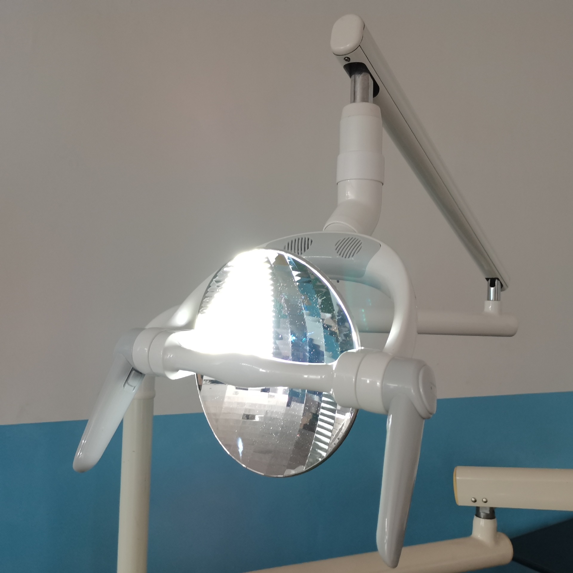 牙科口腔齿科led灯冷光灯口腔照明反射灯红外感应无影灯