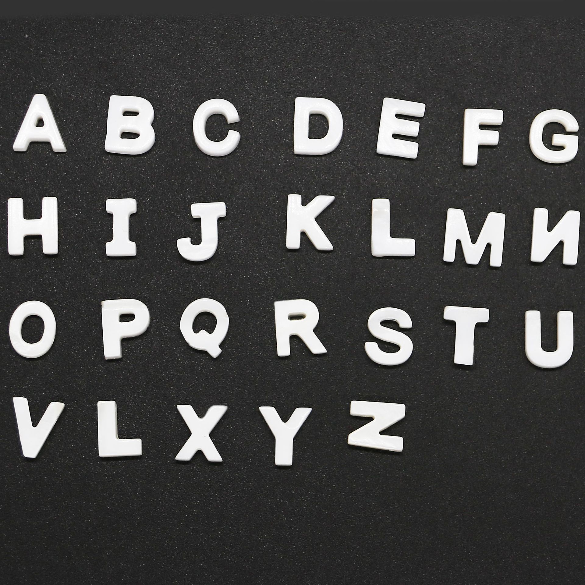 diy白蝶贝镂空吊海贝 贝壳吊坠26个字母英文串珠配件手链项链