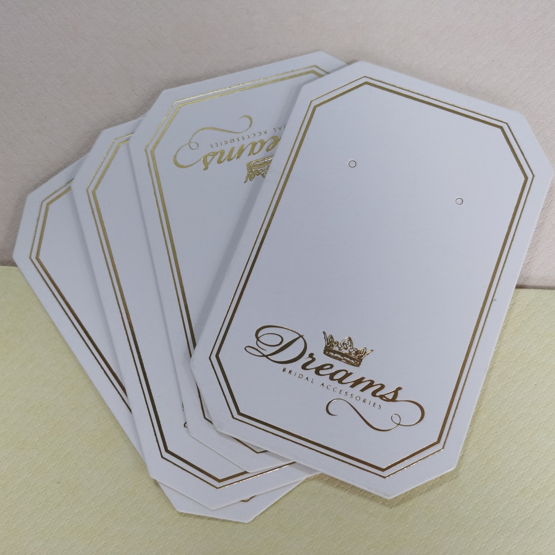 粉色白色单面印刷烫金工艺耳环卡片耳钉卡首饰卡片饰品包装白卡纸