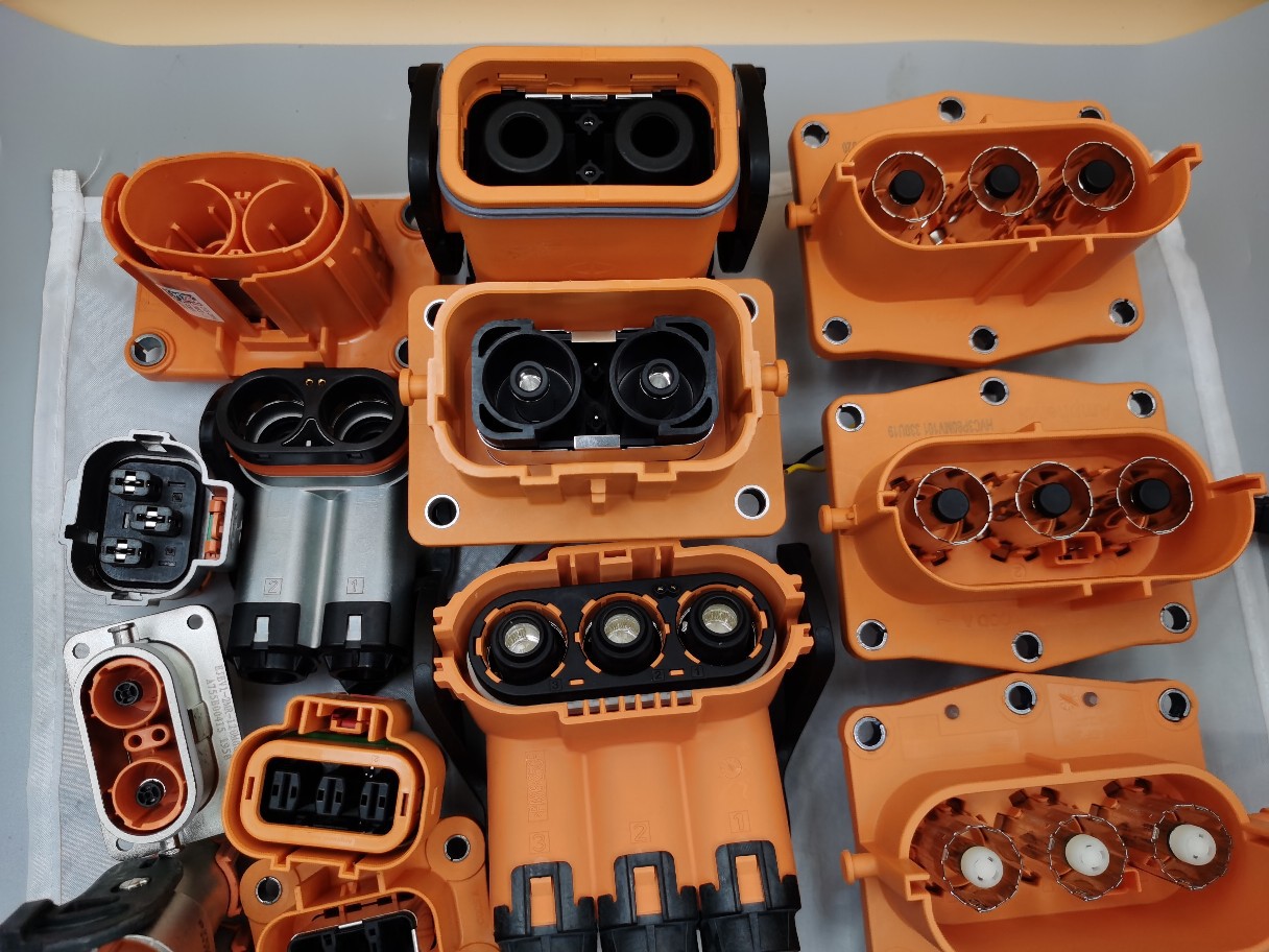 适用于各款新款新能源汽车电池组上高压电控连接器插头插座