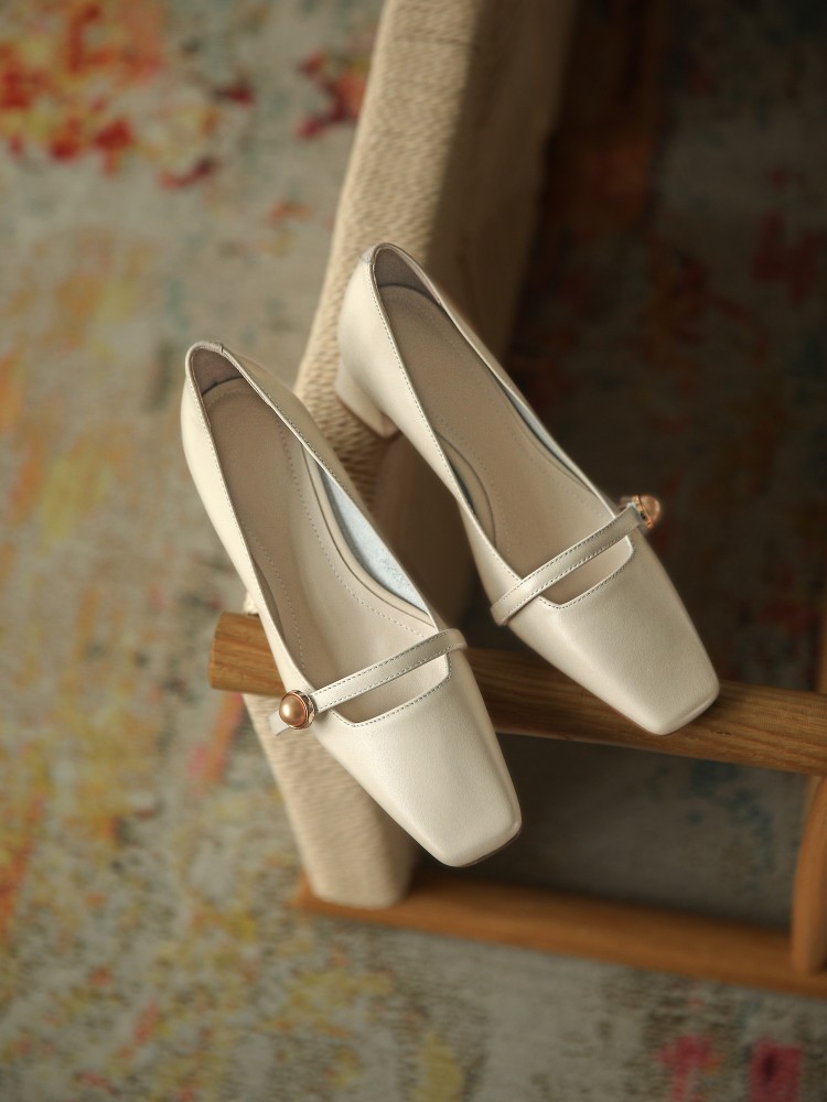 白色赫本玛丽珍女鞋复古方头中跟粗跟通勤软皮黑色单鞋女2020新款