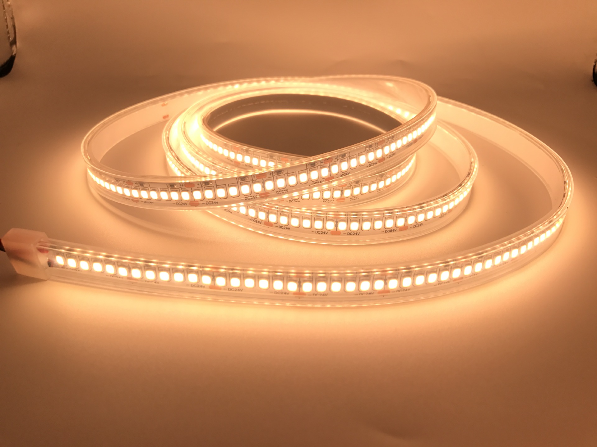 2835单排240灯一米 无暗区线条灯带 高显指ra95全屋定制家装灯条