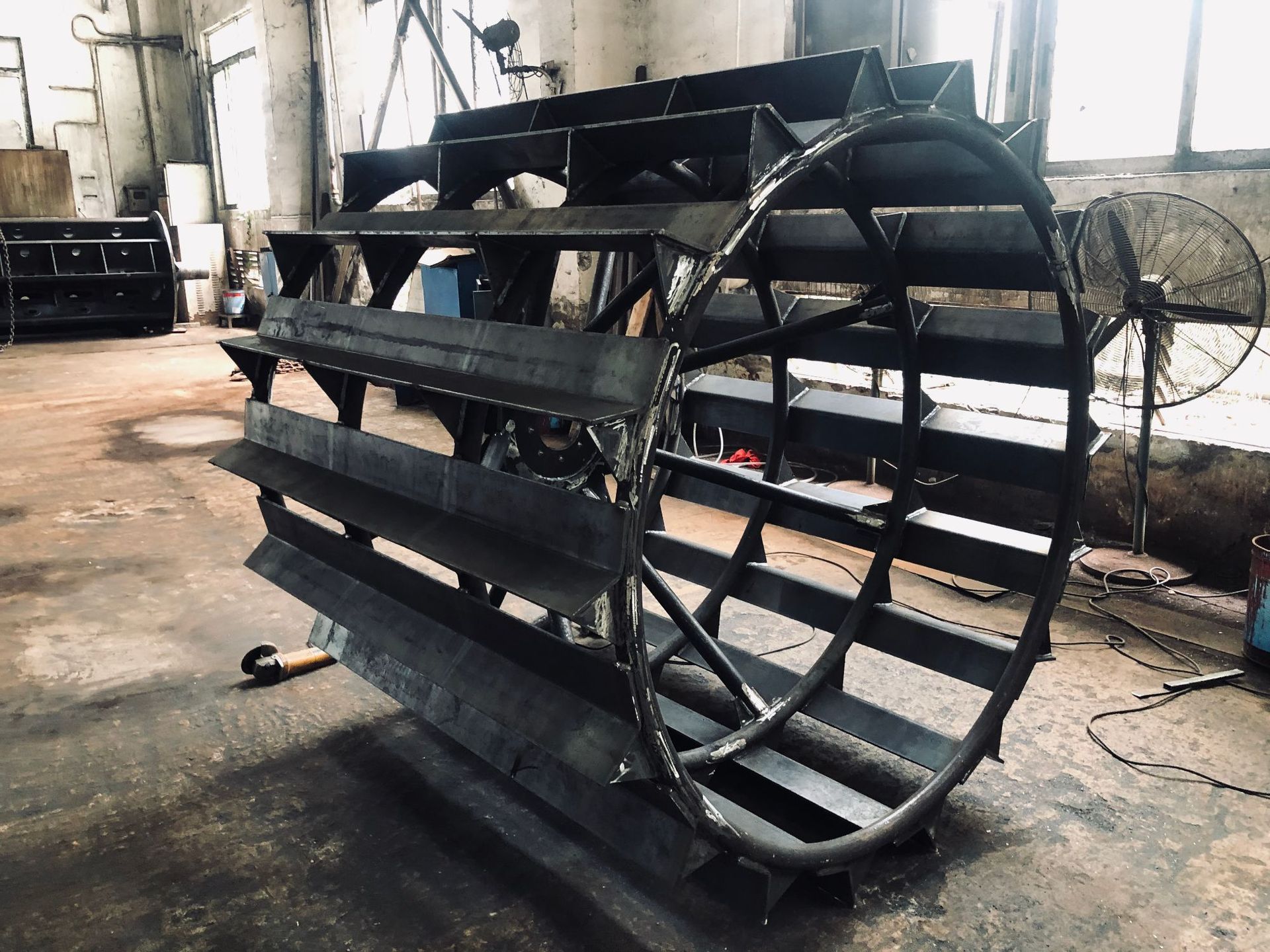 拖拉机铁轮焊接加工耕地机配件旋耕机行走铁轮大型农机松土机