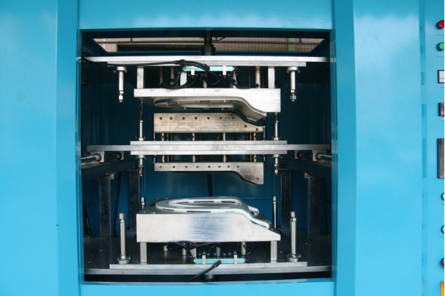 热板焊接机 自产自销 尼龙塑胶洞洞球汽车音响设计模具热板焊接机