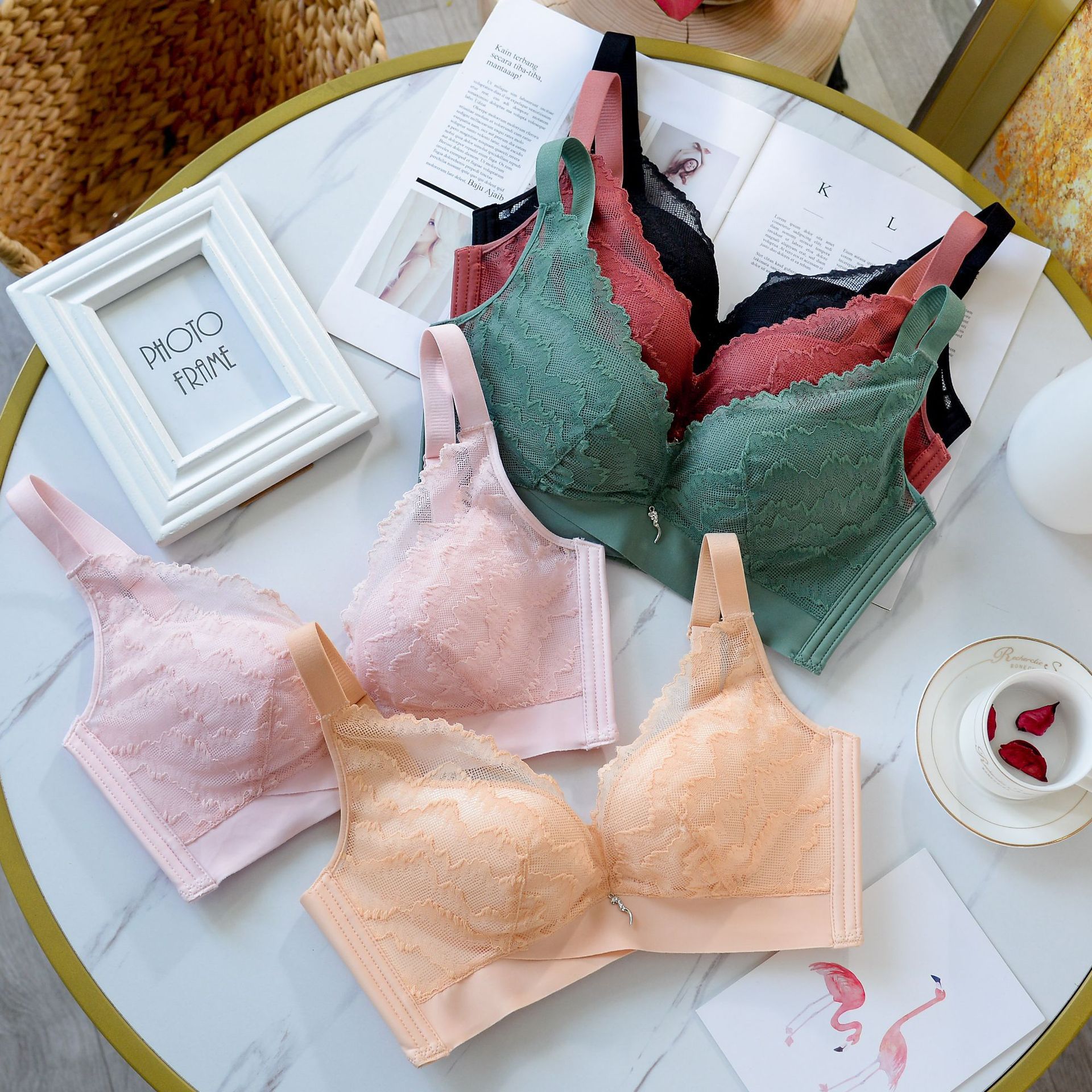 露娜无痕内衣女无钢圈文胸套装薄款小胸聚拢收副乳调整型上托胸罩