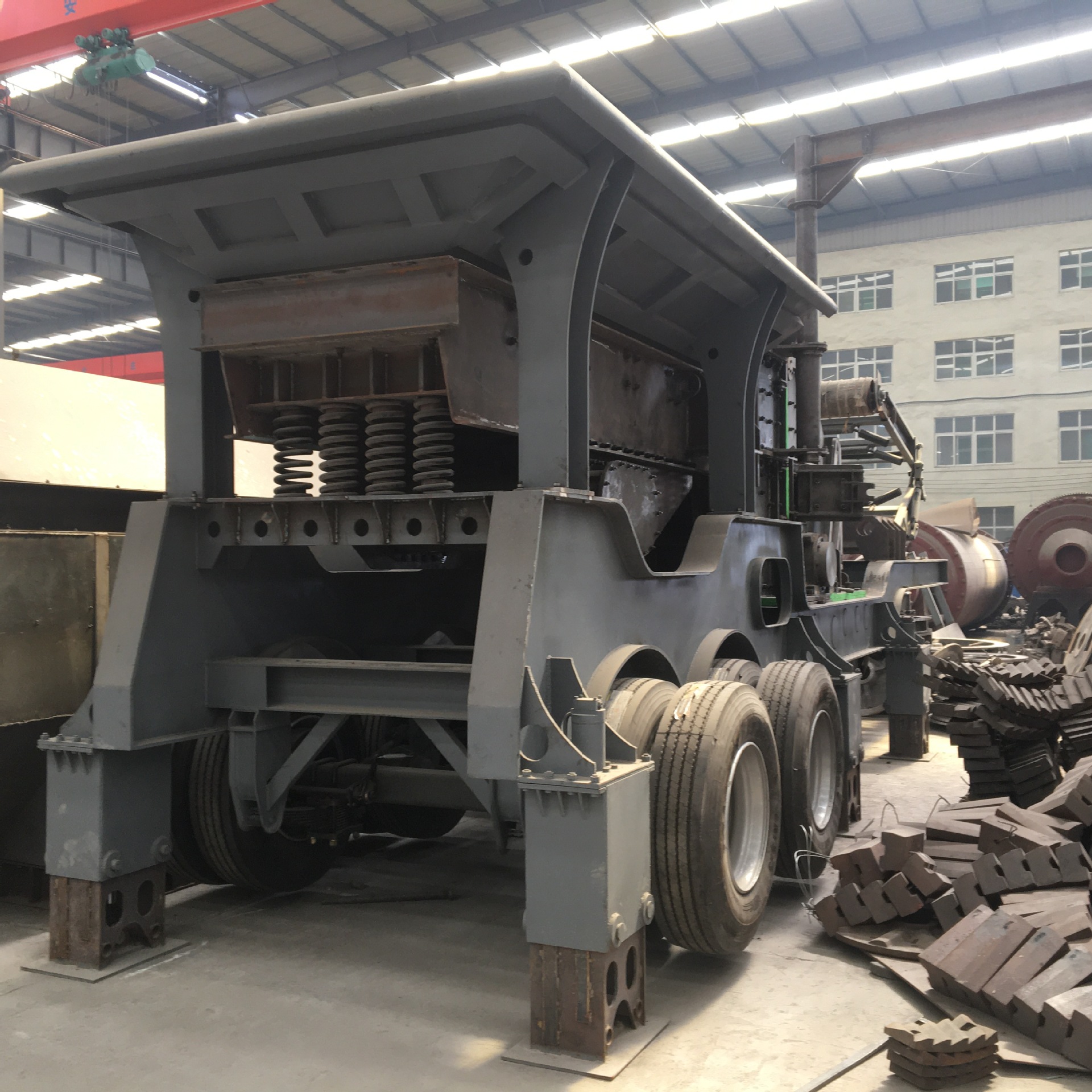 建筑垃圾破碎机移动郑州河道打砂机碎石机郑州砂石生产线厂家价格