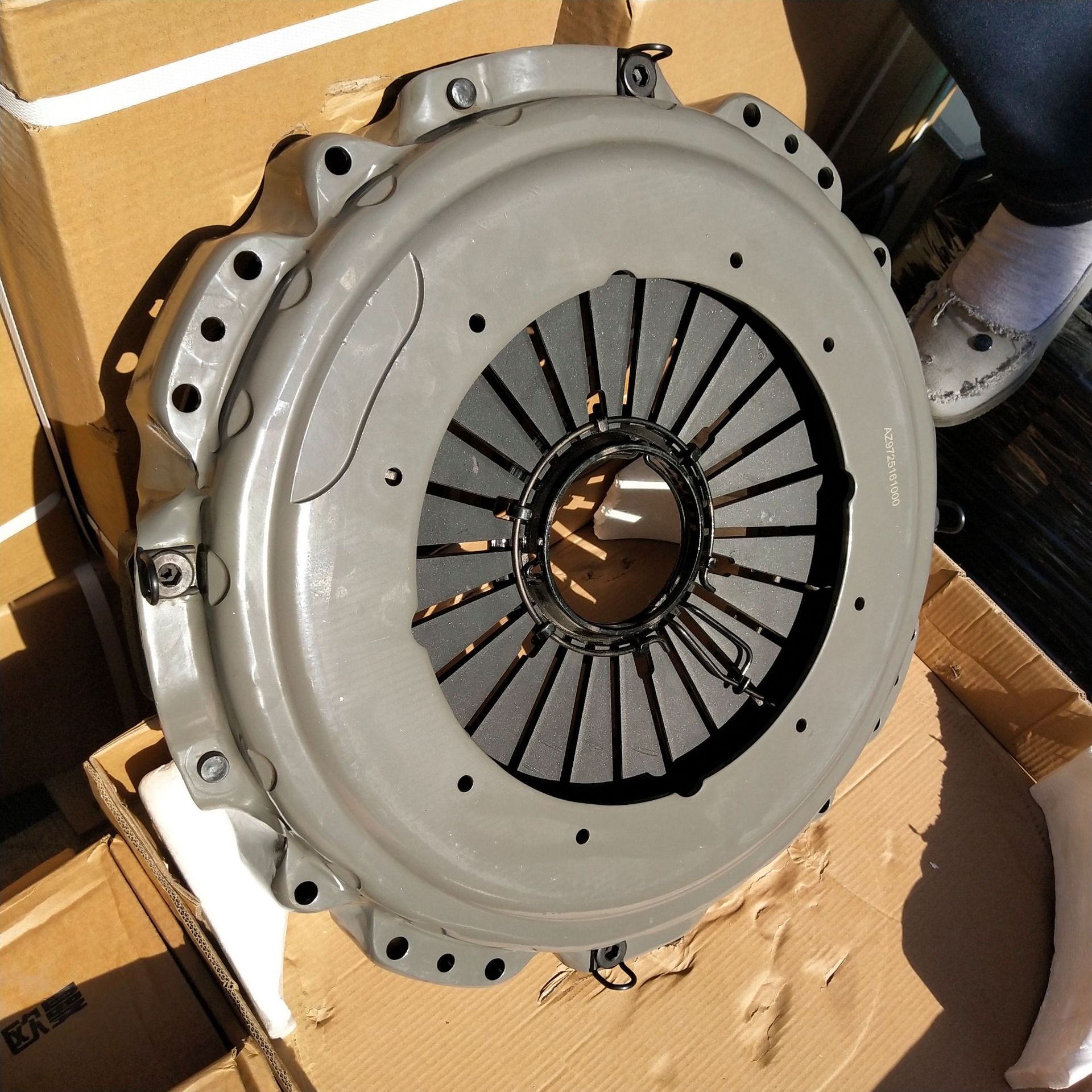 重汽豪沃离合器压盘az9725161000430大孔法雷奥压盘