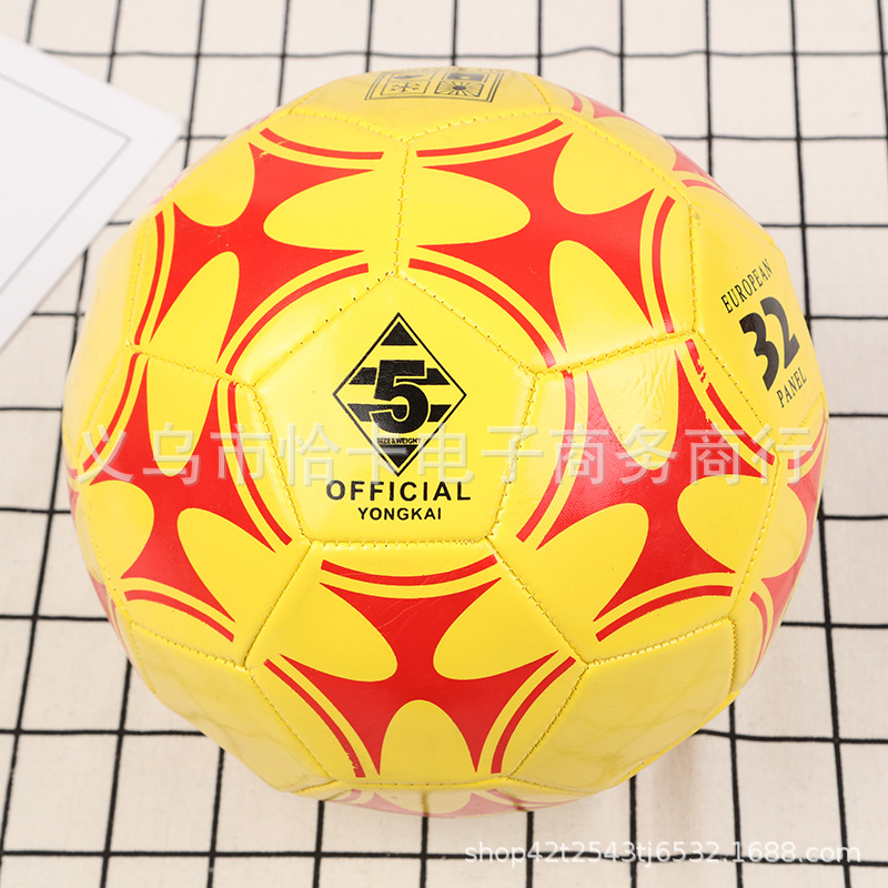 Popular Children's Football Custom No. 5 Football Black and White Matching Classic PVC Machine-Sewing Soccer Primary and Secondary School Student Training