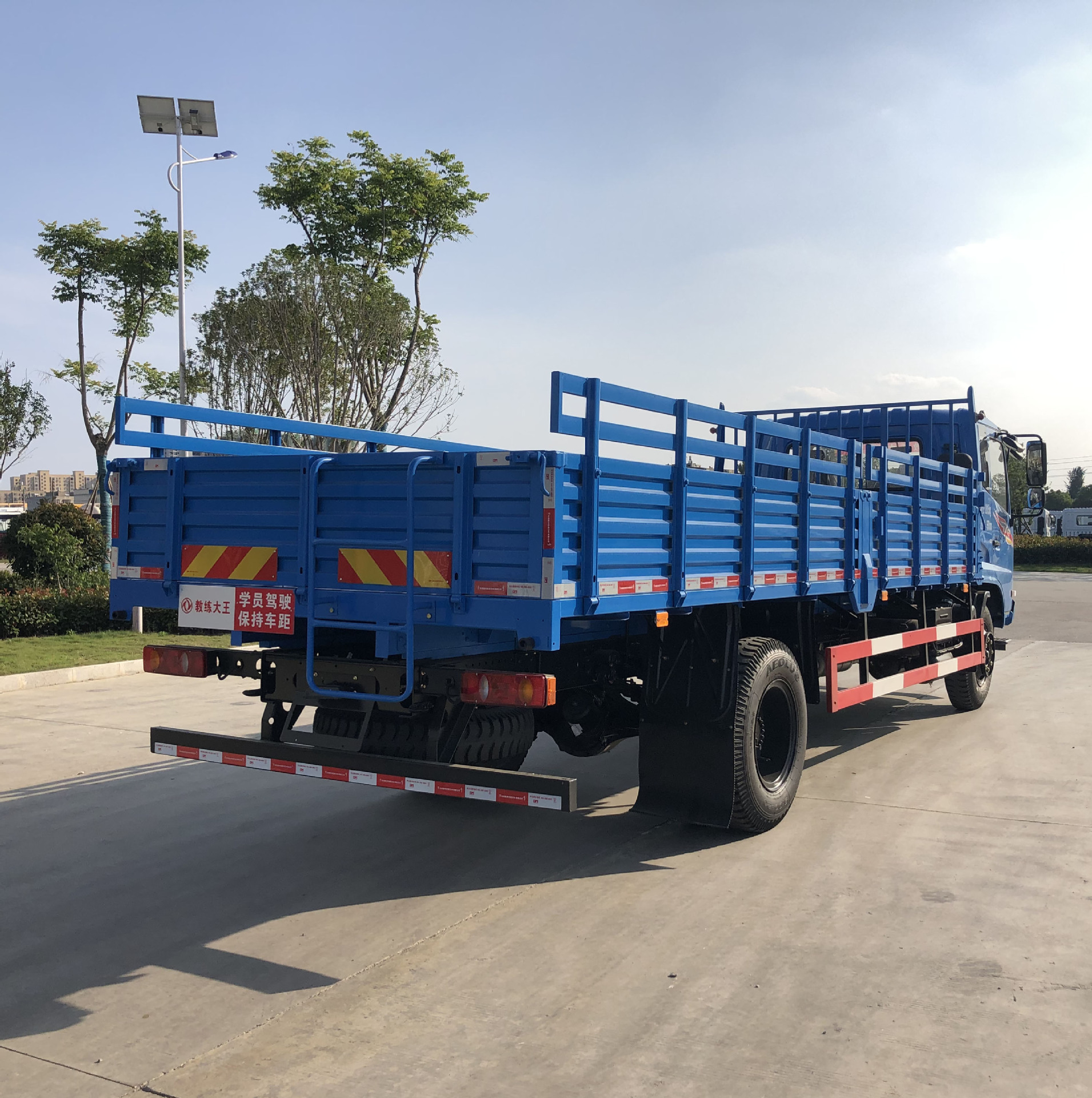 驾校专用货车教练车-东风蓝b2九米教练车