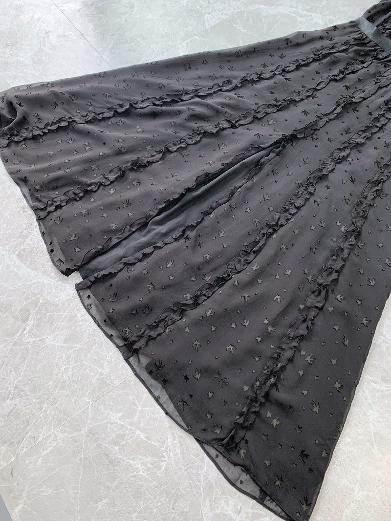 麦燕子2020春夏新款真丝烂花绡超级重工密拷黑白气质连衣裙