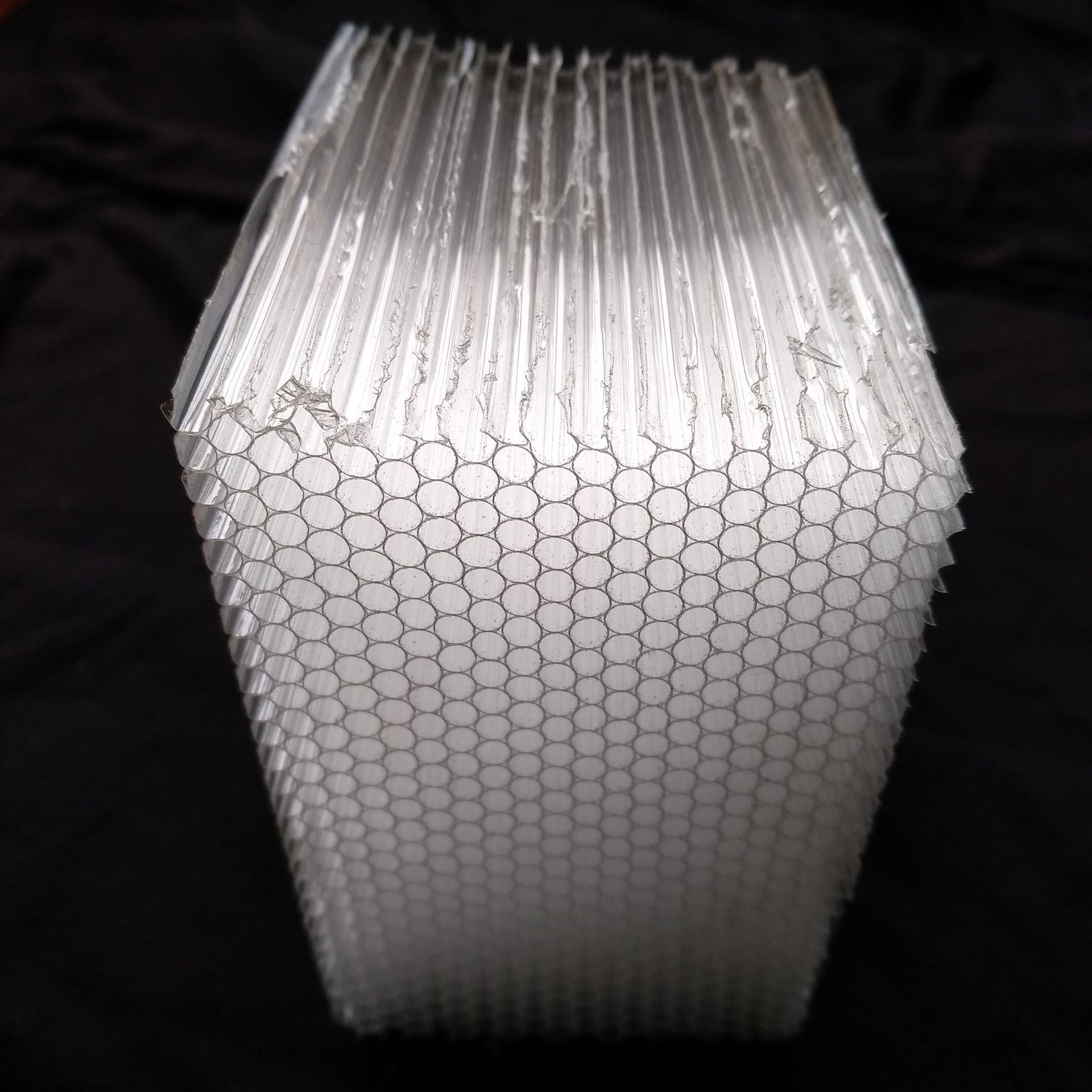 pc材质透明蜂窝芯 光线透过性佳 可折射光线 适合作为装饰板材
